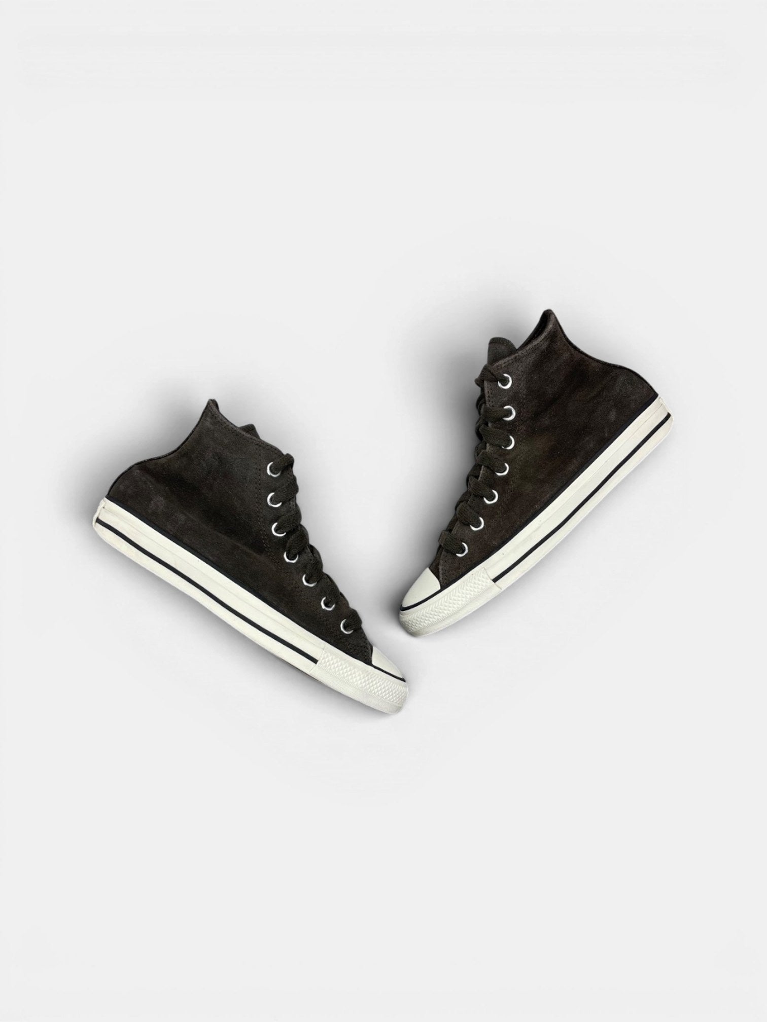 Converse Suede All Star Hi Fresh Brew — buty sportowe damskie w bardzo dobrym stanie rozmiar 39, widok z góry na zewnętrzną stronę butów