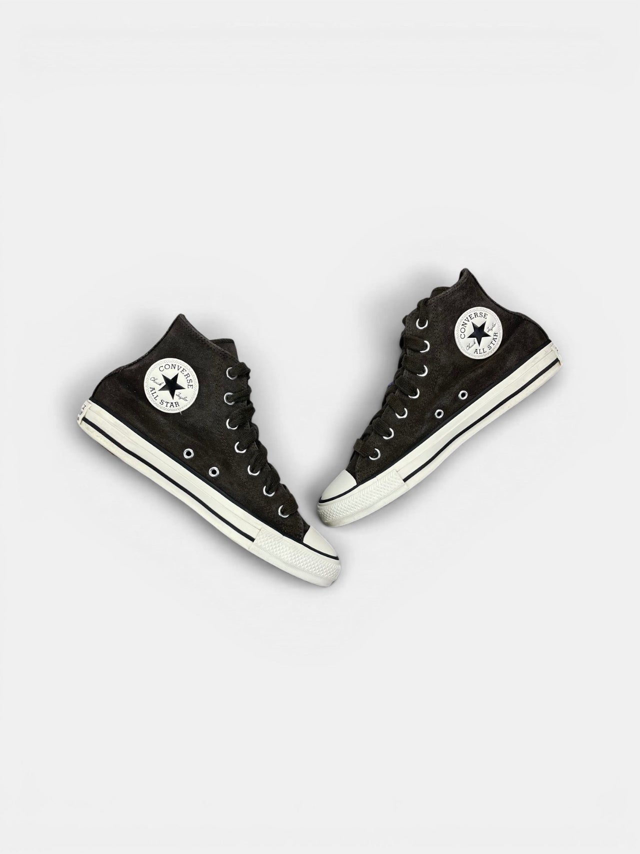 Converse Suede All Star Hi Fresh Brew — buty sportowe damskie w bardzo dobrym stanie rozmiar 39, zewnętrzny panel prawego buta