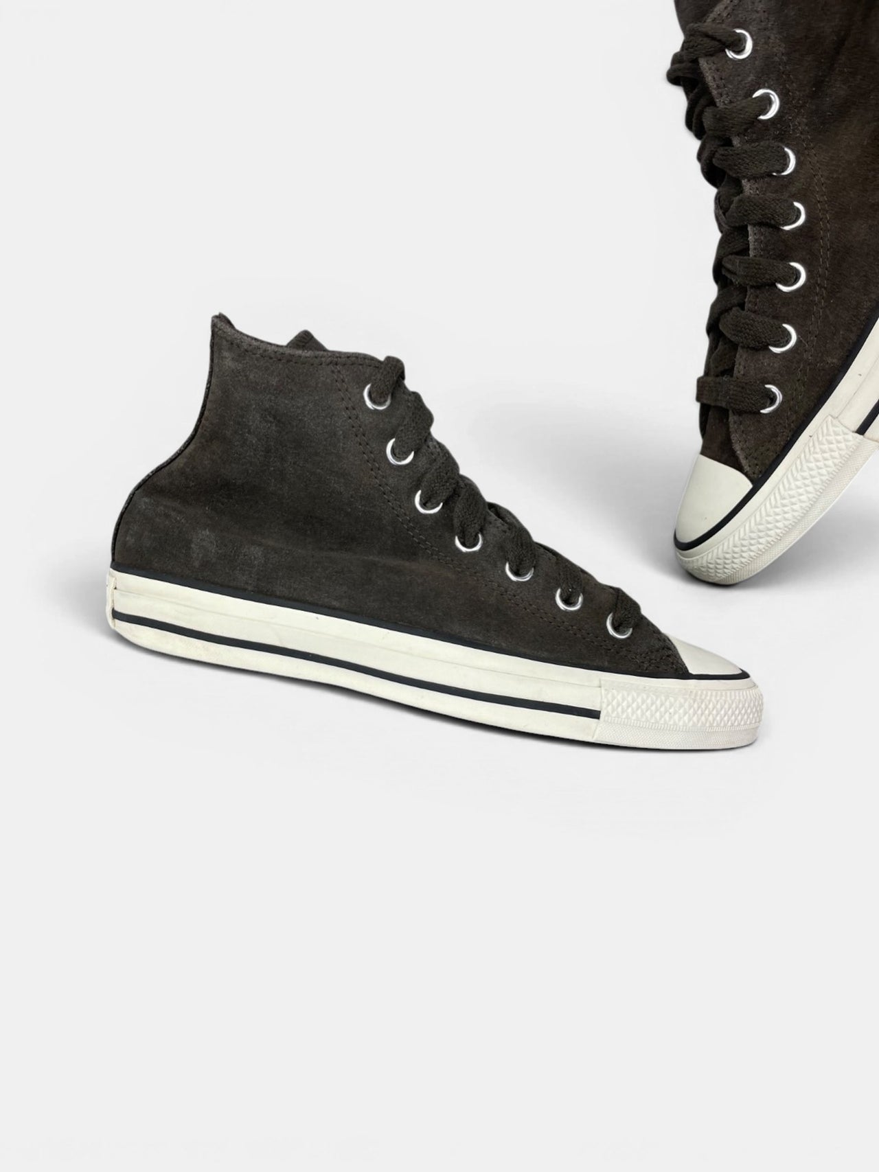 Converse Suede All Star Hi Fresh Brew — buty sportowe damskie w bardzo dobrym stanie rozmiar 39, zewnętrzny panel lewego buta