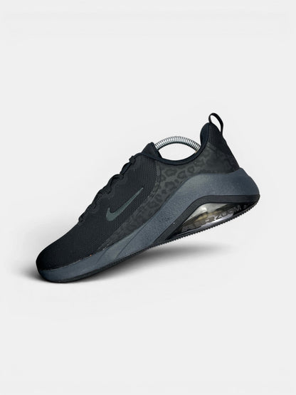 Nike Bella 7 Black Anthracite — buty sportowe męskie w bardzo dobrym stanie rozmiar 43, widok z góry na wewnętrzną stronę butów
