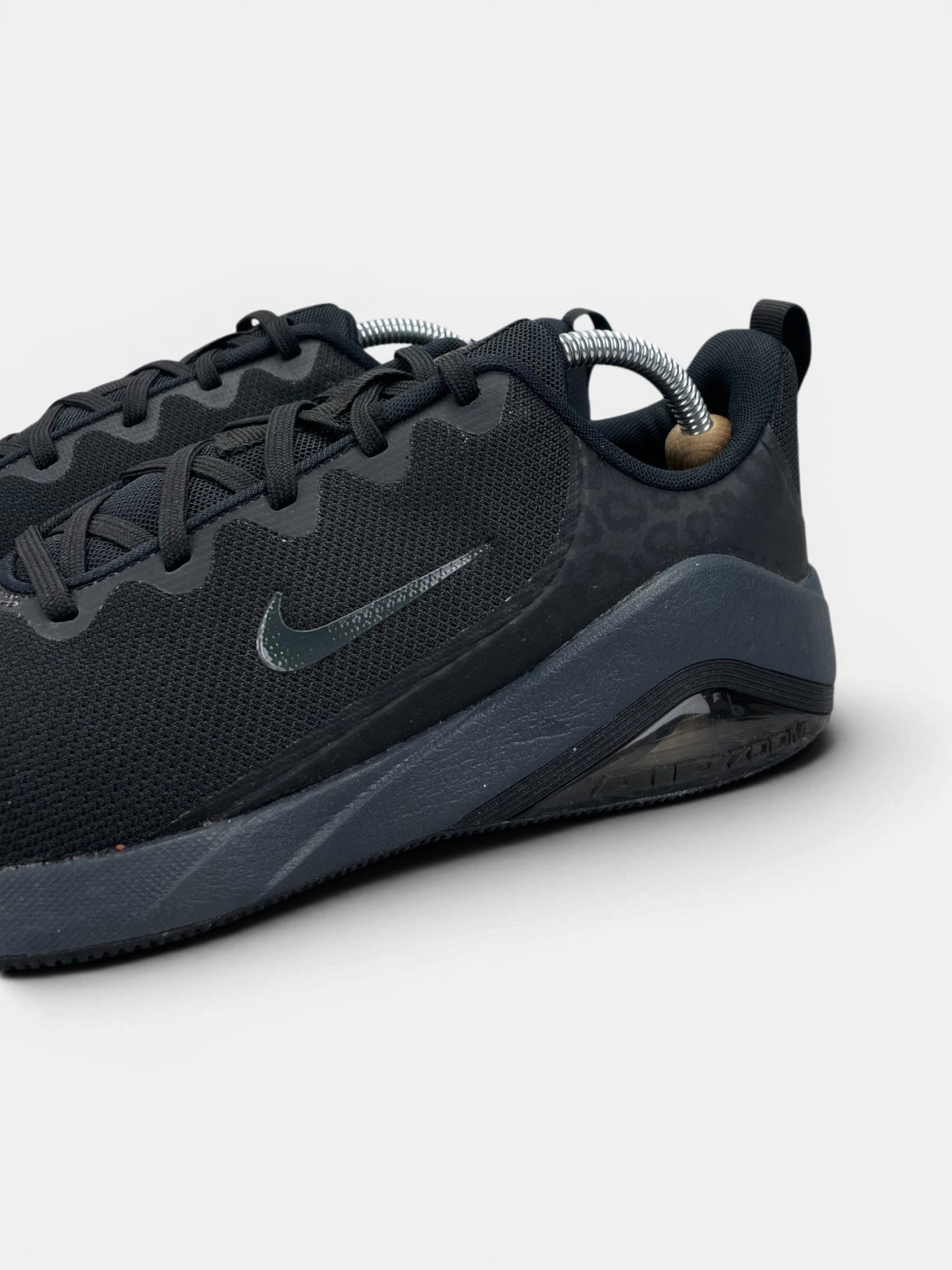 Nike Bella 7 Black Anthracite — buty sportowe męskie w bardzo dobrym stanie rozmiar 43, opcjonalne zdjęcie 1