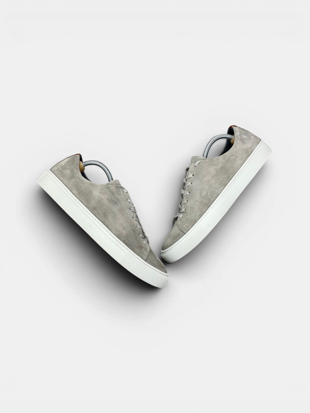 Sneaky Steve Sneakers — buty sportowe męskie w bardzo dobrym stanie rozmiar 42, widok z góry na zewnętrzną stronę butów