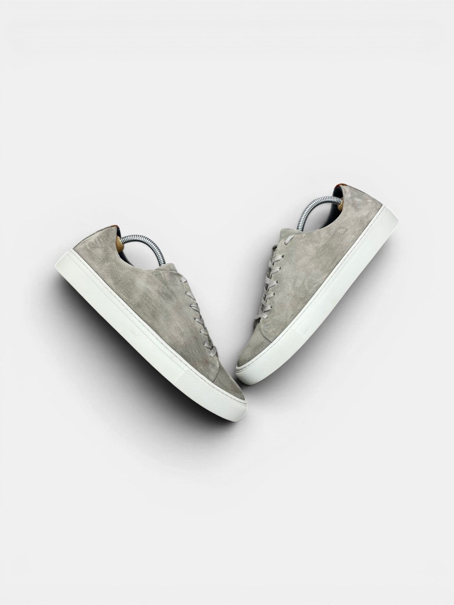 Sneaky Steve Sneakers — buty sportowe męskie w bardzo dobrym stanie rozmiar 42, widok z góry na zewnętrzną stronę butów