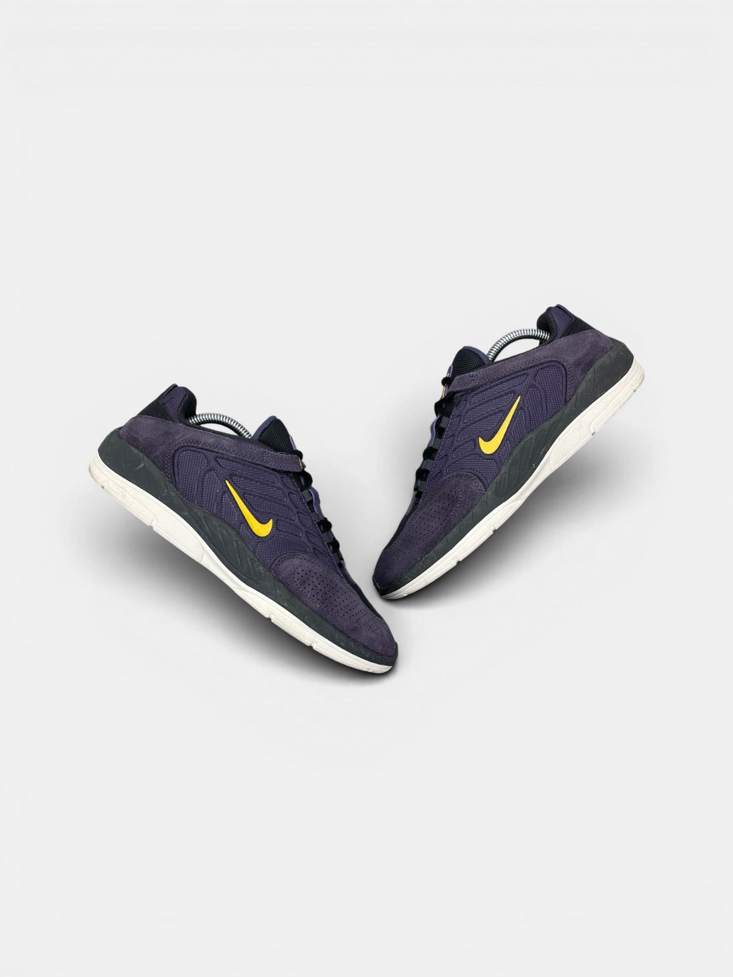 Nike SB Vertebrae Purple — buty sportowe męskie w bardzo dobrym stanie rozmiar 42.5, widok z góry na zewnętrzną stronę butów