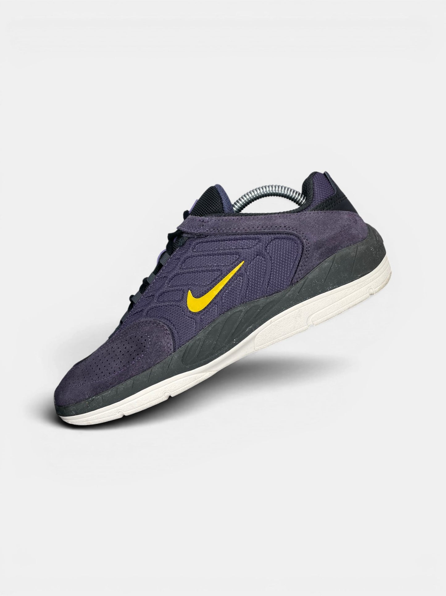 Nike SB Vertebrae Purple — buty sportowe męskie w bardzo dobrym stanie rozmiar 42.5, widok z góry na wewnętrzną stronę butów