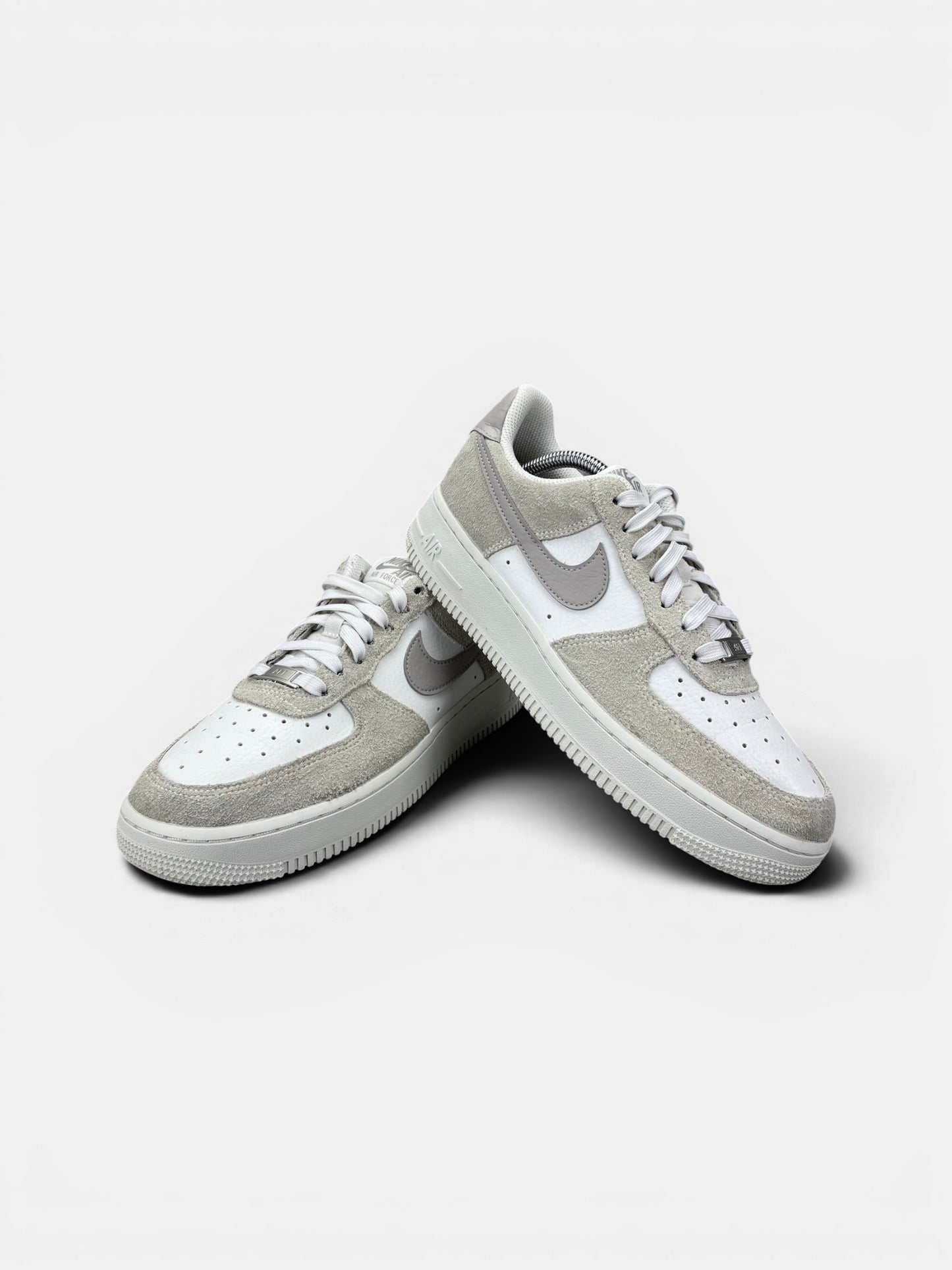 Nike Air Force 1 Low College Grey Phantom — buty sportowe damskie w bardzo dobrym stanie rozmiar 40, boczny profil