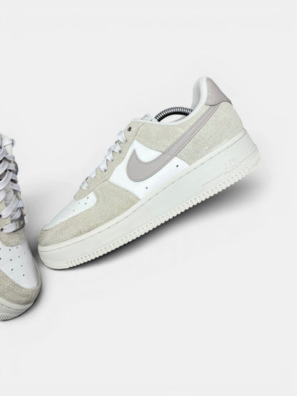 Nike Air Force 1 Low College Grey Phantom — buty sportowe damskie w bardzo dobrym stanie rozmiar 40, widok z góry na wewnętrzną stronę butów