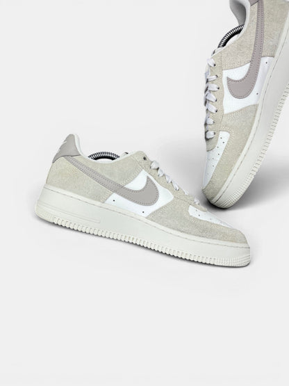 Nike Air Force 1 Low College Grey Phantom — buty sportowe damskie w bardzo dobrym stanie rozmiar 40, wewnętrzny panel lewego buta