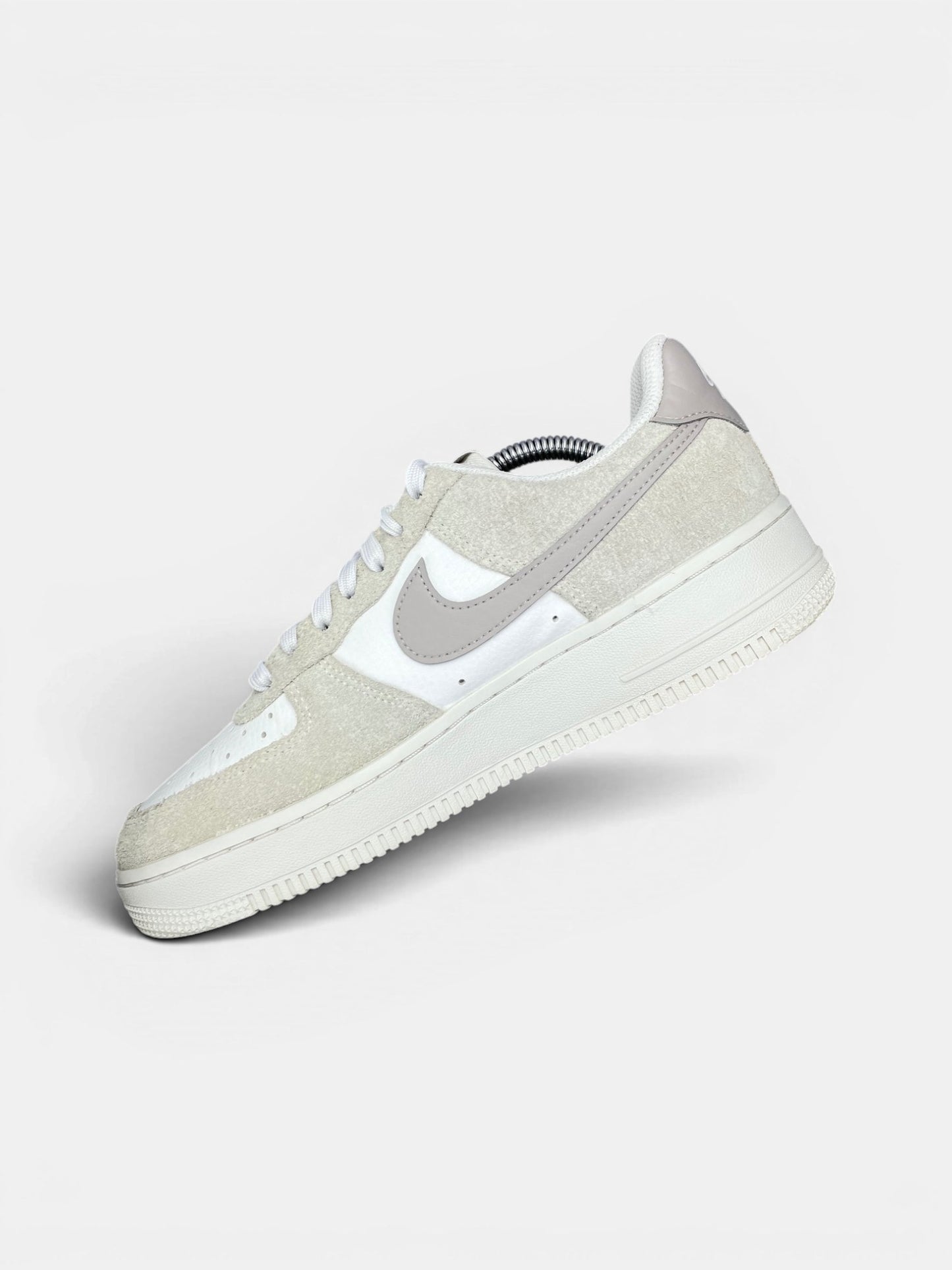 Nike Air Force 1 Low College Grey Phantom — buty sportowe damskie w bardzo dobrym stanie rozmiar 40, wewnętrzny panel prawego buta