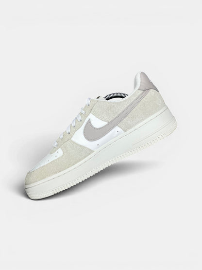 Nike Air Force 1 Low College Grey Phantom — buty sportowe damskie w bardzo dobrym stanie rozmiar 40, wewnętrzny panel prawego buta