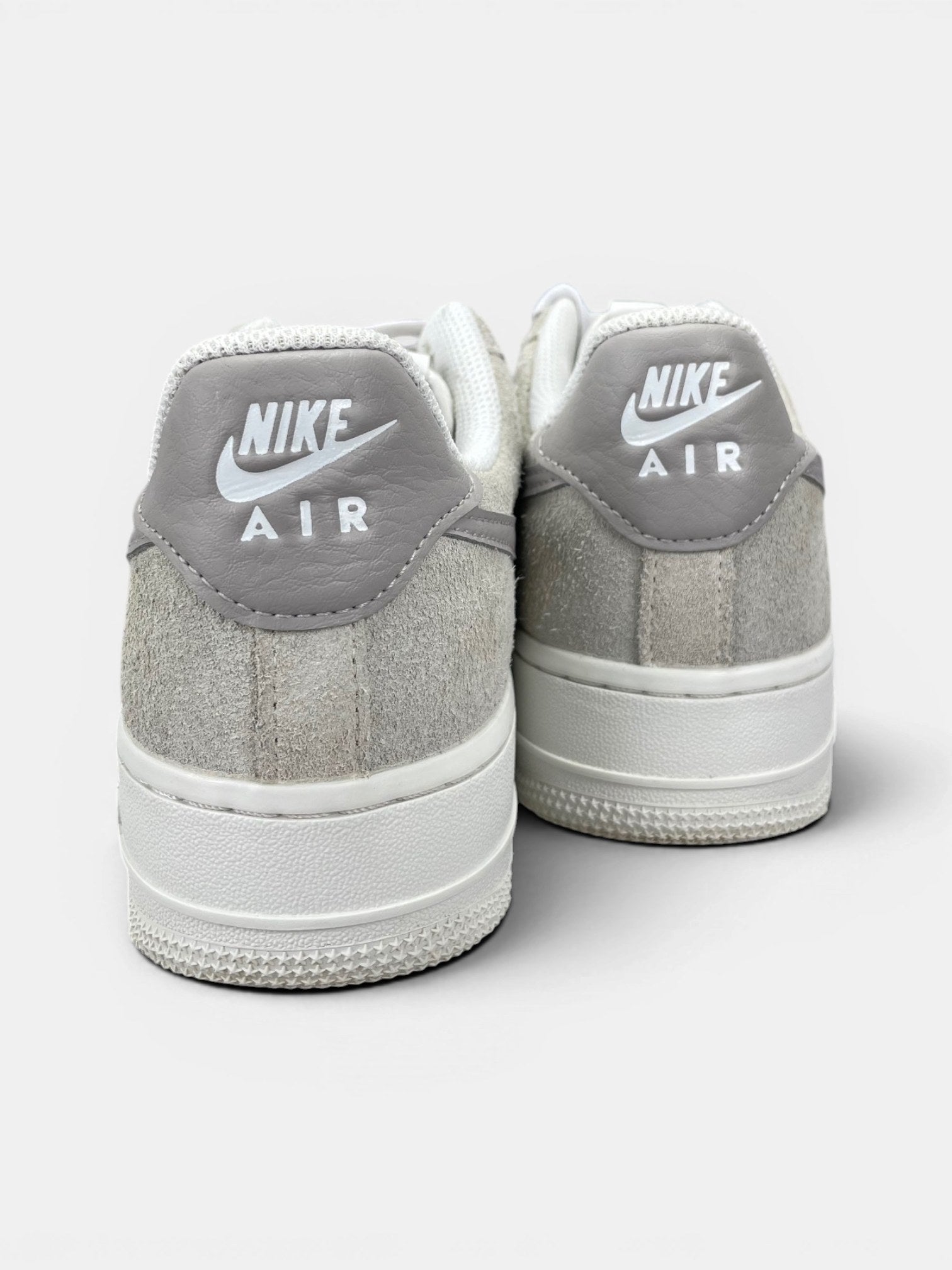 Nike Air Force 1 Low College Grey Phantom — buty sportowe damskie w bardzo dobrym stanie rozmiar 40, widok z tyłu