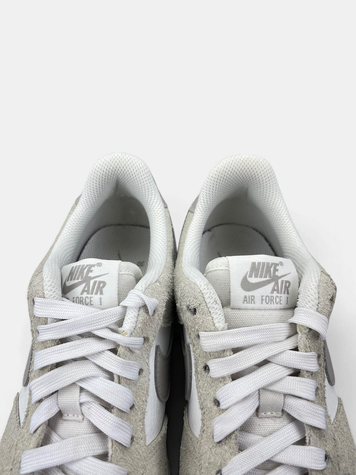 Nike Air Force 1 Low College Grey Phantom — buty sportowe damskie w bardzo dobrym stanie rozmiar 40, zapiętki butów