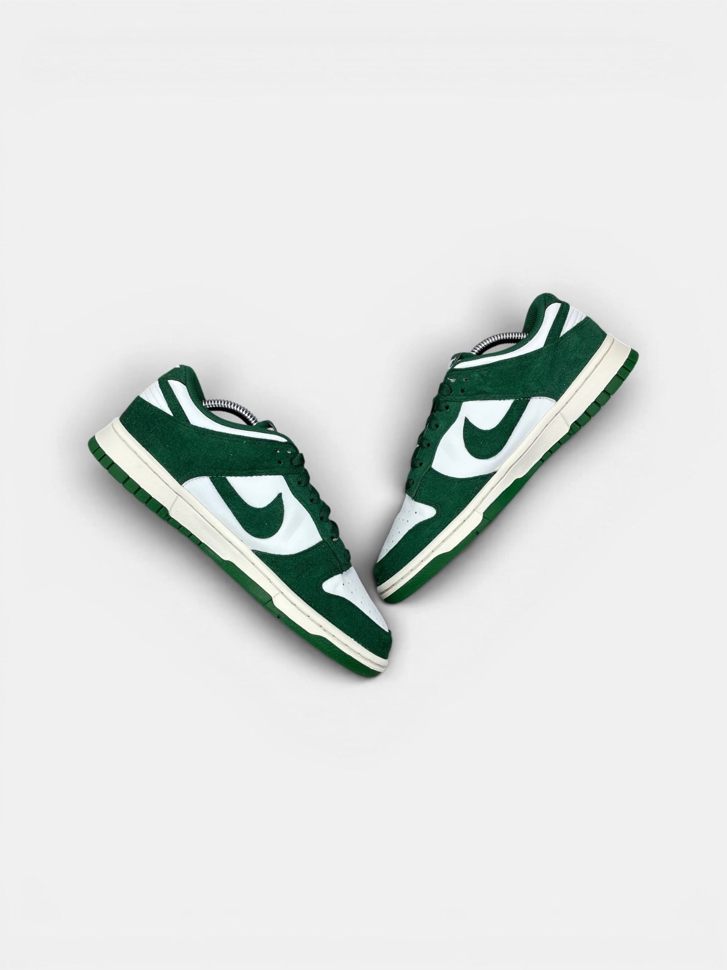 Nike Dunk Low — buty sportowe damskie w bardzo dobrym stanie rozmiar 39, zewnętrzny panel prawego buta