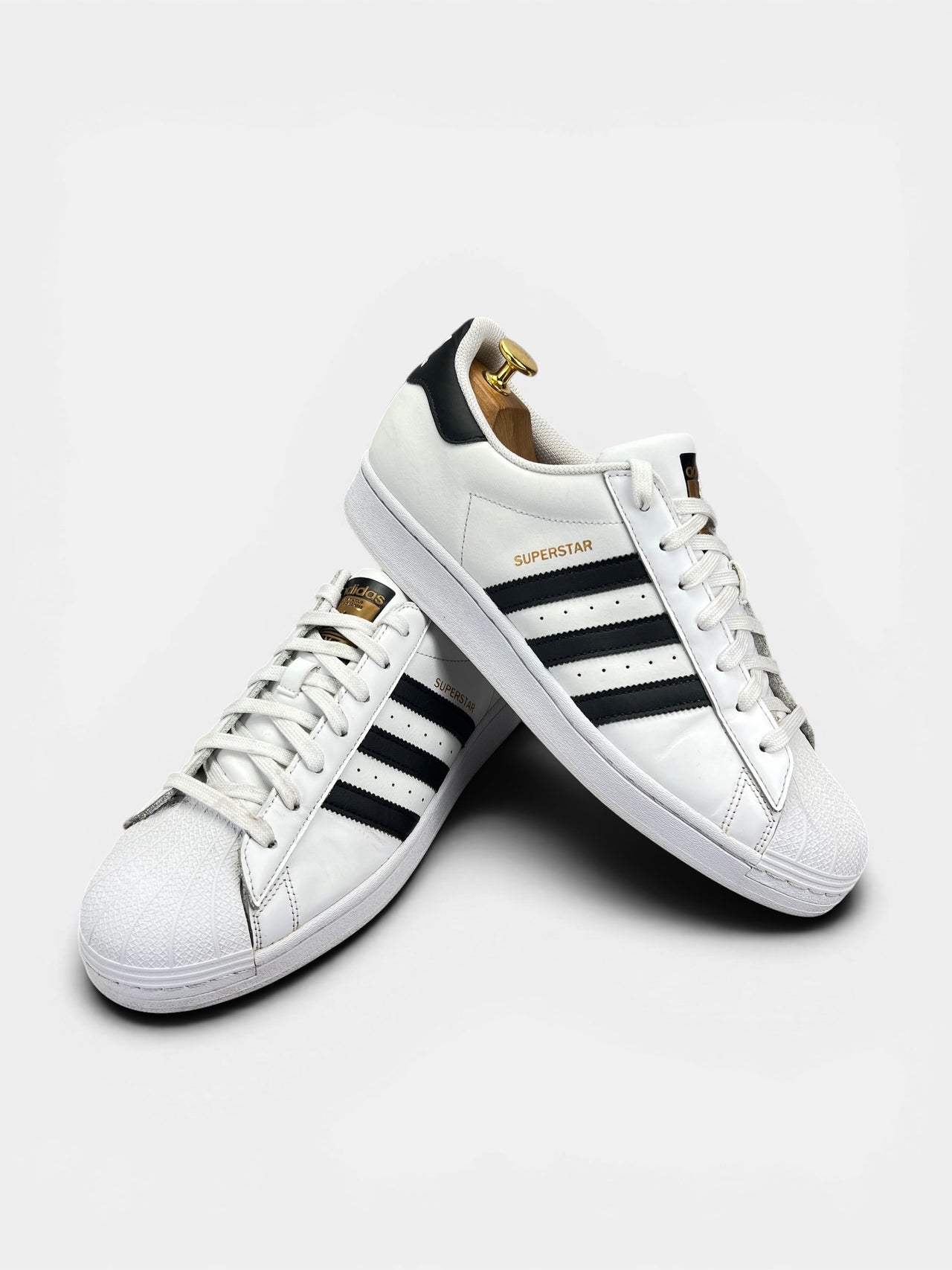 Adidas Superstar White/Black — buty sportowe męskie w bardzo dobrym stanie rozmiar 44 2/3, boczny profil