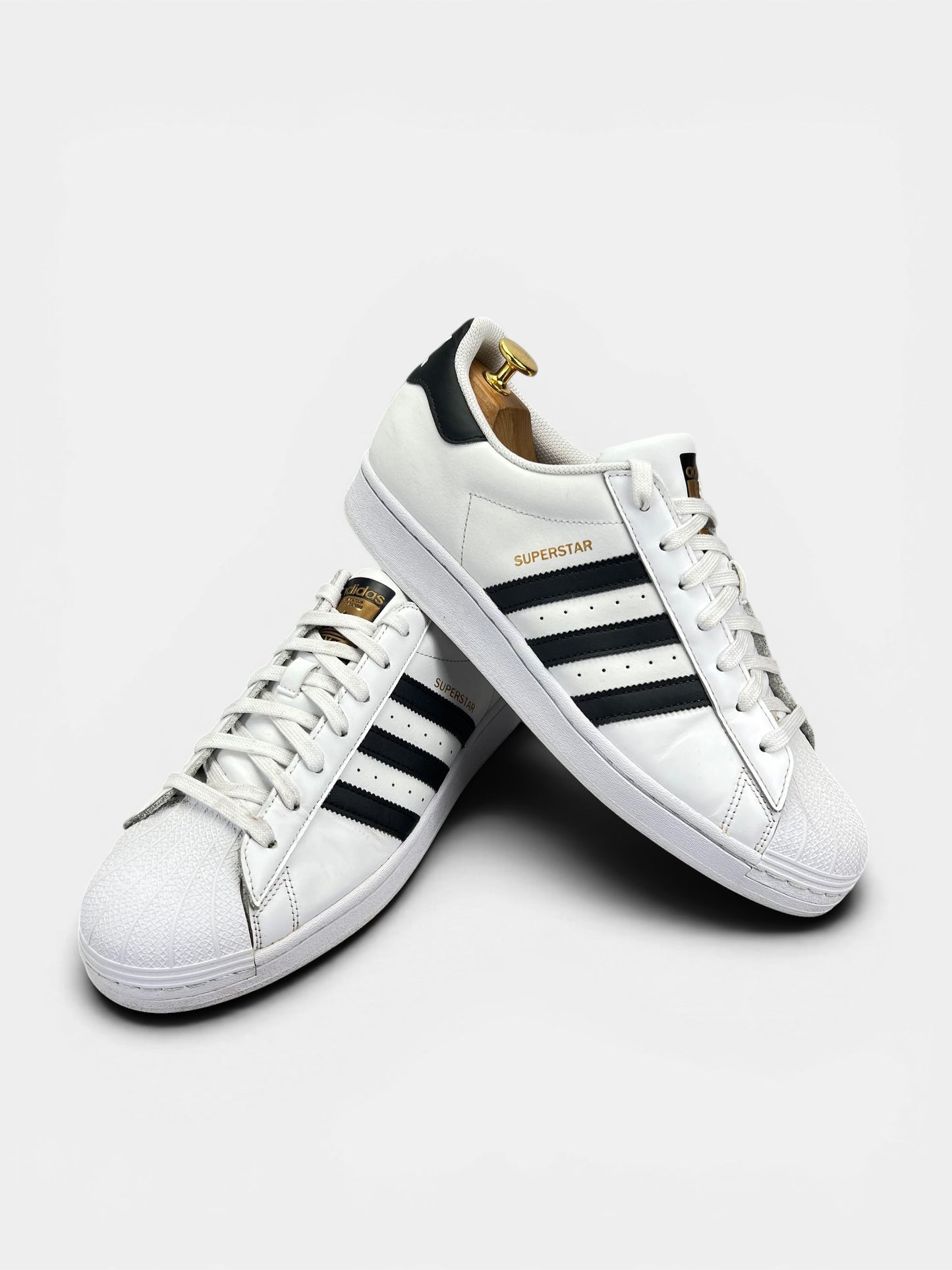 Adidas Superstar White/Black — buty sportowe męskie w bardzo dobrym stanie rozmiar 44 2/3, boczny profil