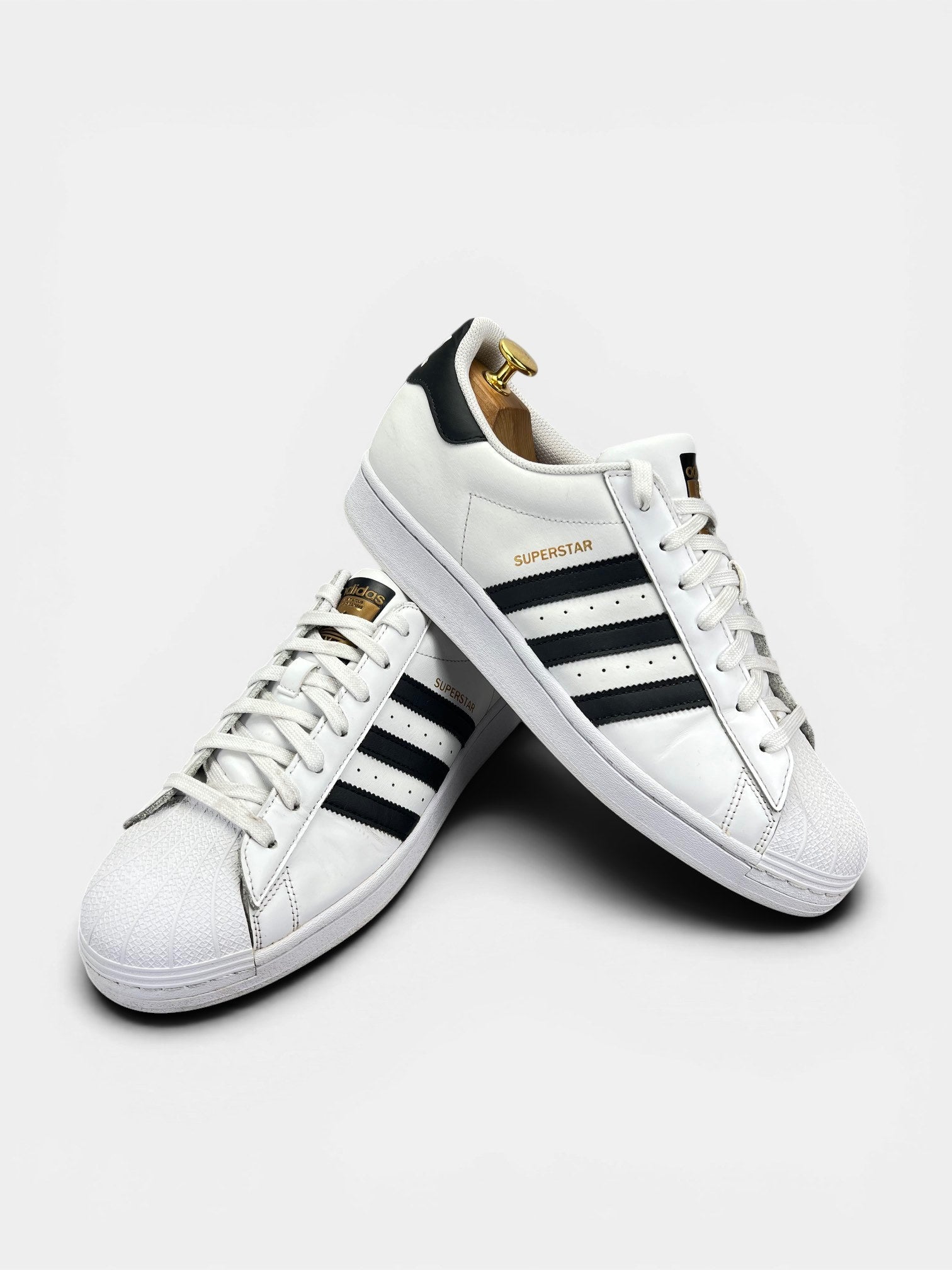 Adidas Superstar White/Black — buty sportowe męskie w bardzo dobrym stanie rozmiar 44 2/3, boczny profil
