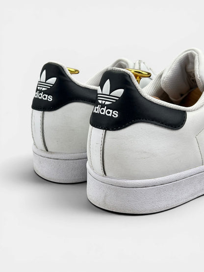 Adidas Superstar White/Black — buty sportowe męskie w bardzo dobrym stanie rozmiar 44 2/3, widok z tyłu