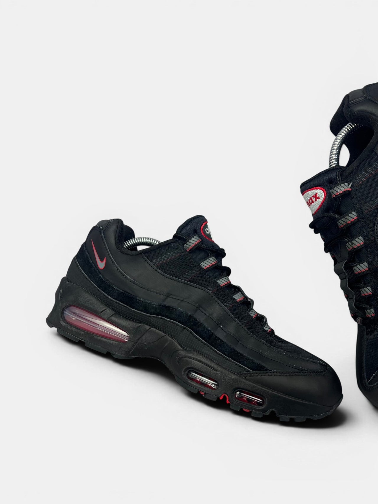 Nike Air Max 95 Racing Pack — buty sportowe męskie w dobrym stanie rozmiar 44, zewnętrzny panel prawego buta