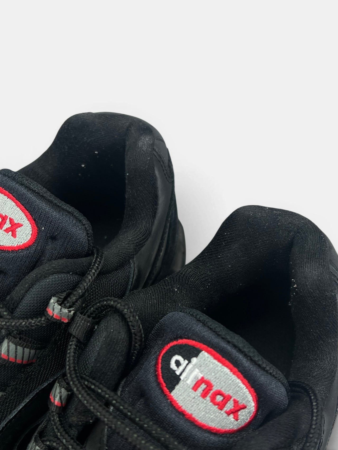 Nike Air Max 95 Racing Pack — buty sportowe męskie w dobrym stanie rozmiar 44, zapiętki butów