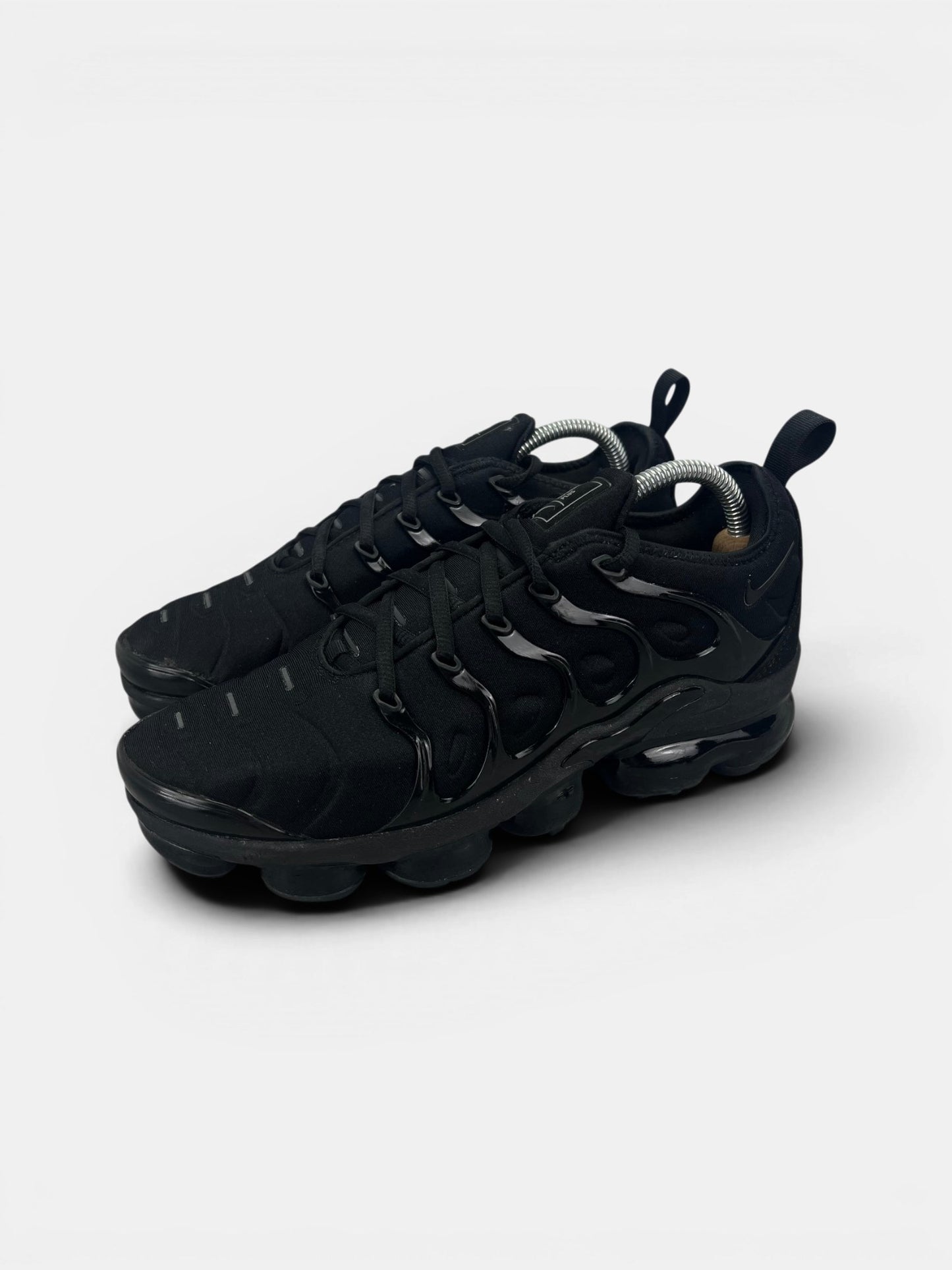 Nike Air VaporMax Plus Triple Black — buty sportowe męskie w bardzo dobrym stanie rozmiar 41, widok z boku