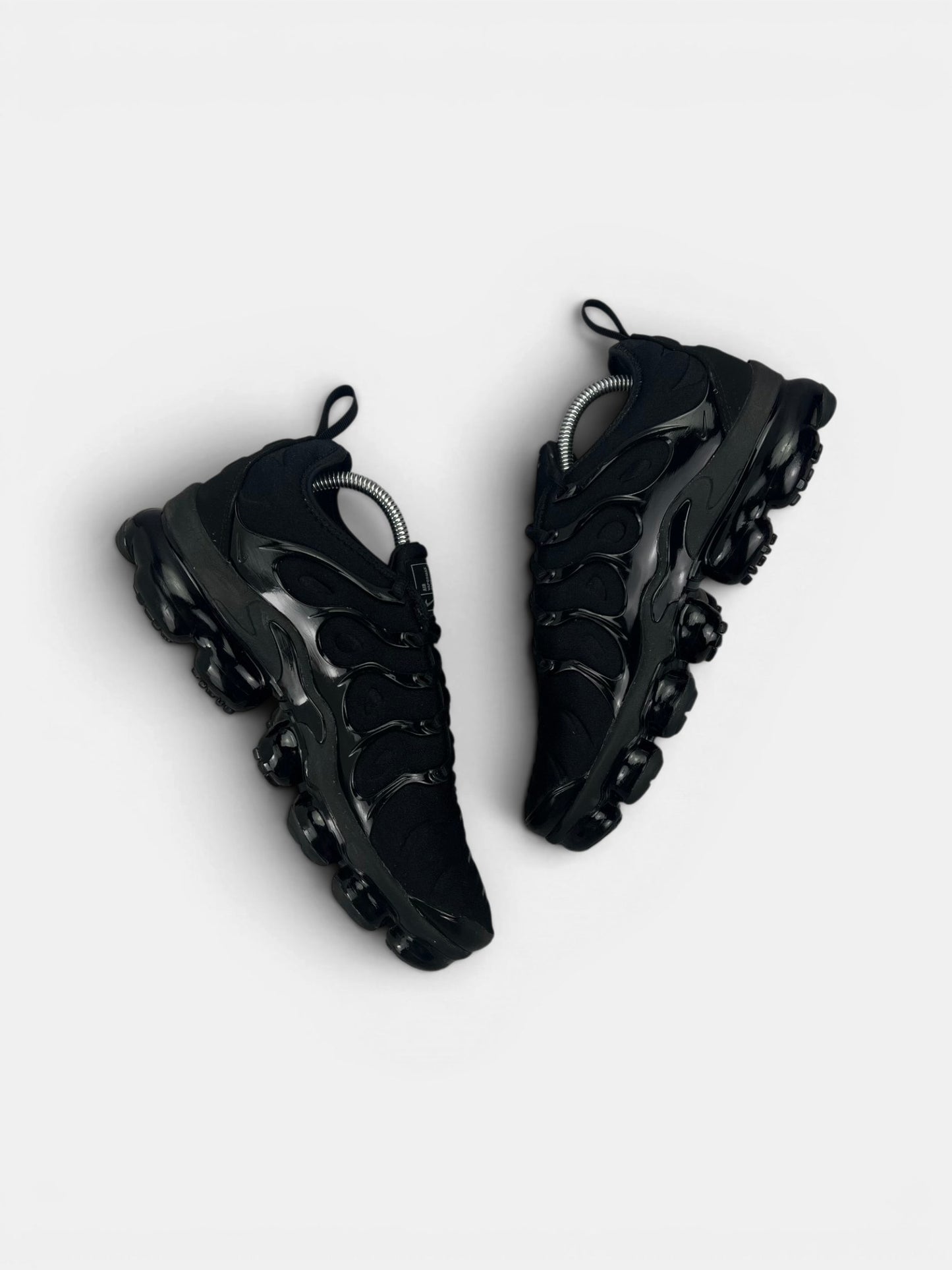 Nike Air VaporMax Plus Triple Black — buty sportowe męskie w bardzo dobrym stanie rozmiar 41, widok z góry na wewnętrzną stronę butów