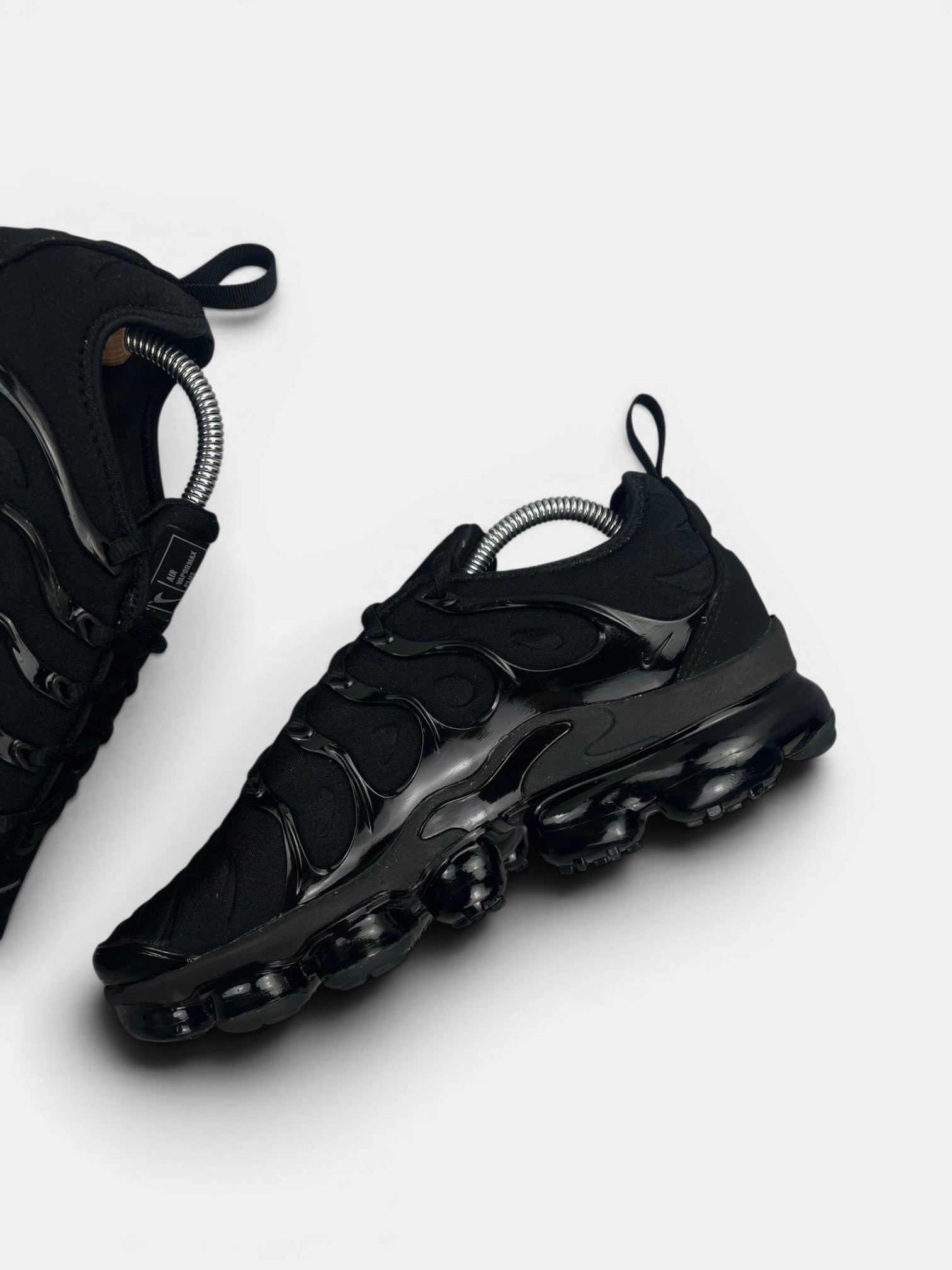 Nike Air VaporMax Plus Triple Black — buty sportowe męskie w bardzo dobrym stanie rozmiar 41, wewnętrzny panel prawego buta