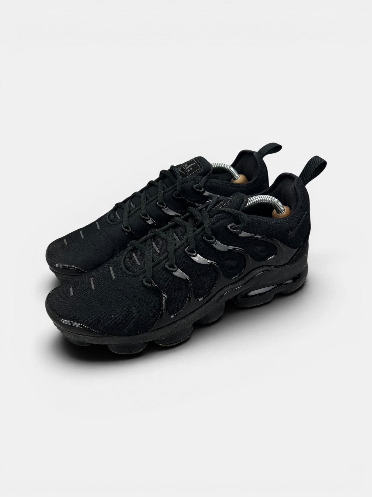 Nike Air VaporMax Plus Triple Black — buty sportowe męskie w zadowalającym stanie rozmiar 45, widok z boku