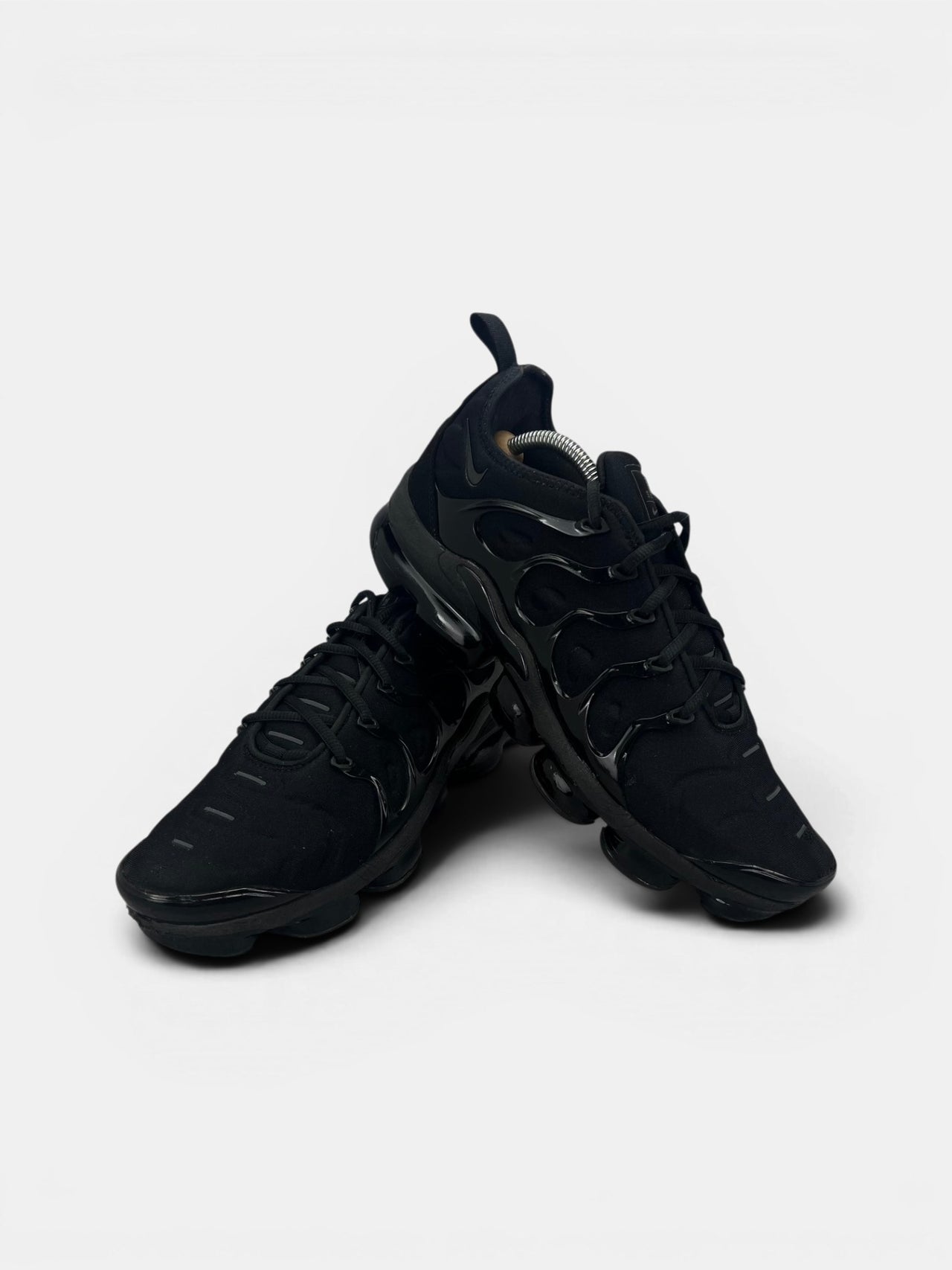 Nike Air VaporMax Plus Triple Black — buty sportowe męskie w zadowalającym stanie rozmiar 45, boczny profil