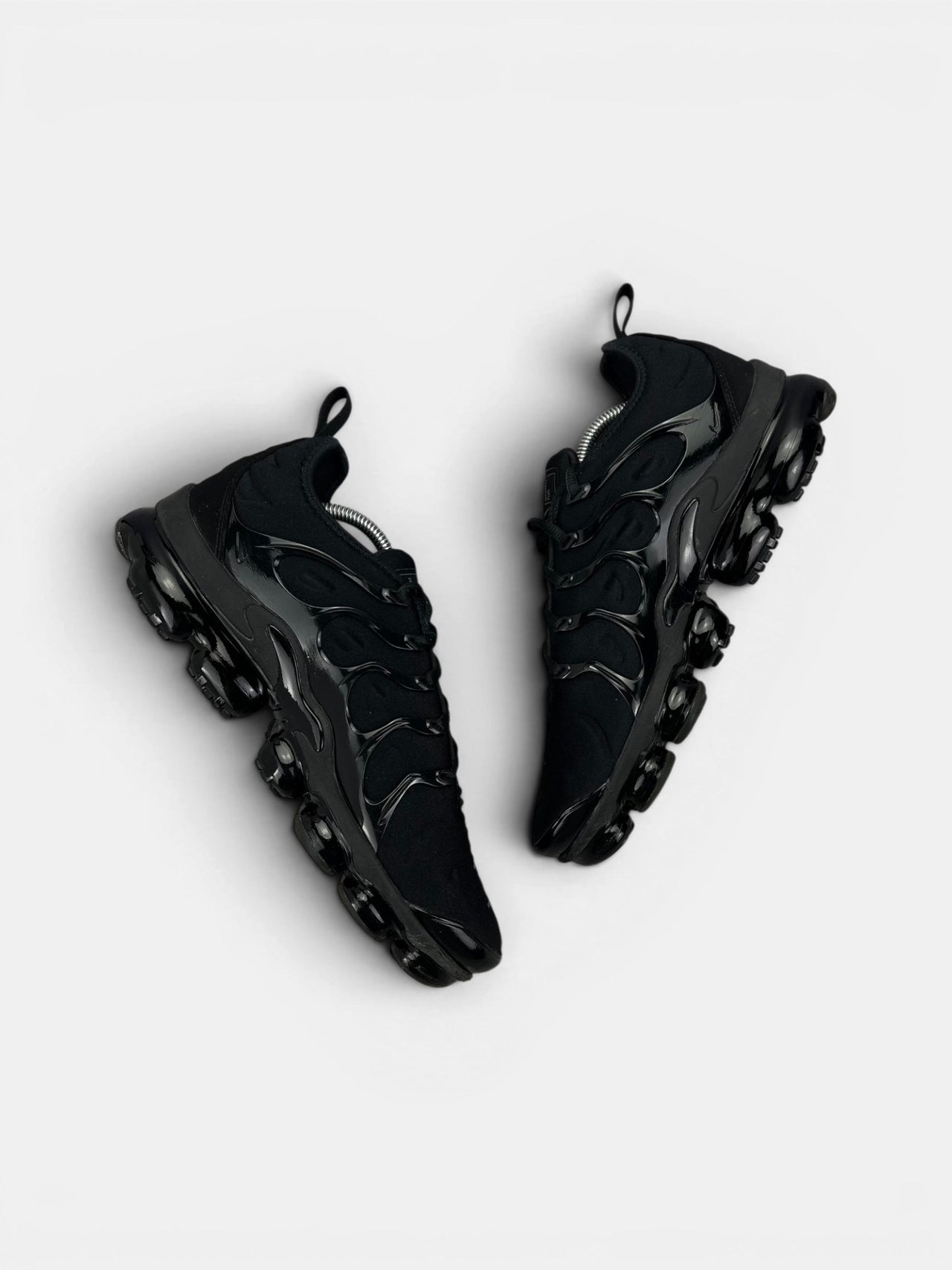 Nike Air VaporMax Plus Triple Black — buty sportowe męskie w zadowalającym stanie rozmiar 45, widok z góry na wewnętrzną stronę butów