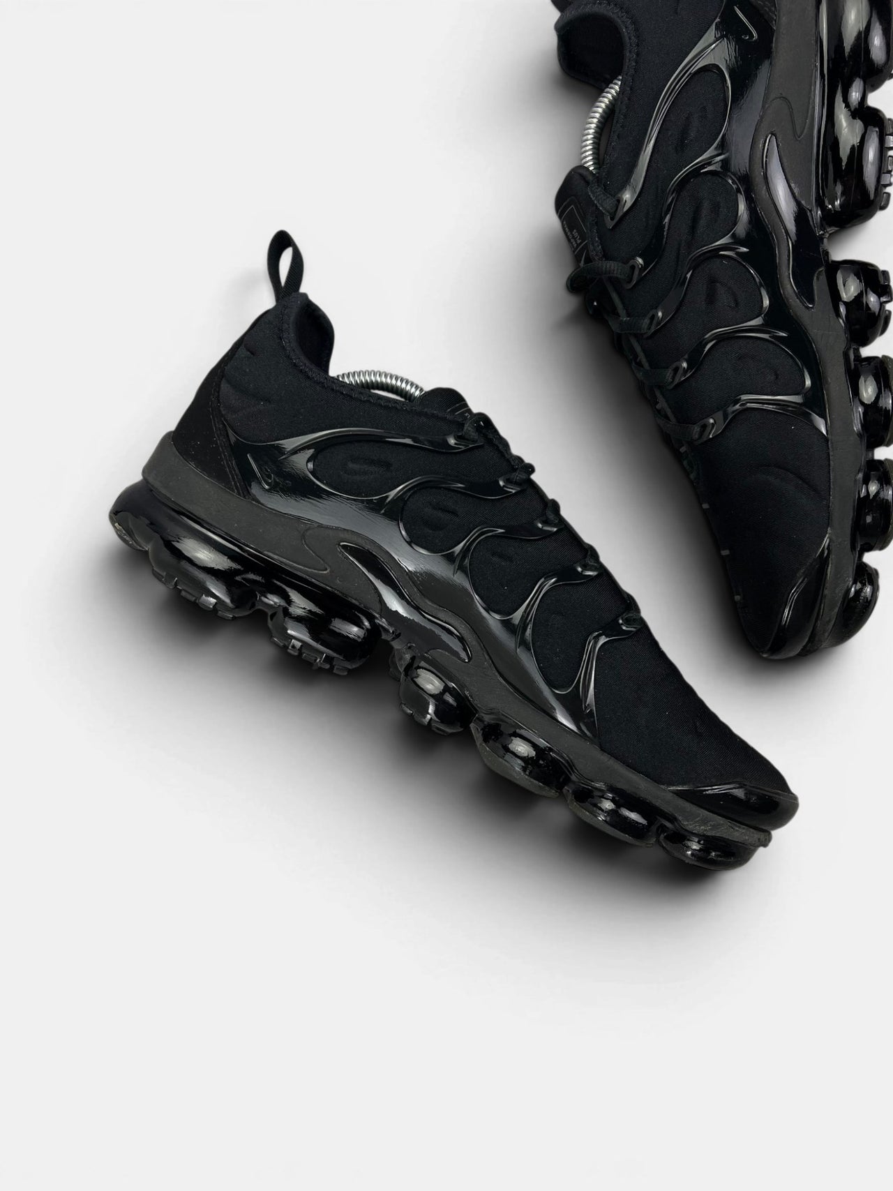 Nike Air VaporMax Plus Triple Black — buty sportowe męskie w zadowalającym stanie rozmiar 45, wewnętrzny panel lewego buta