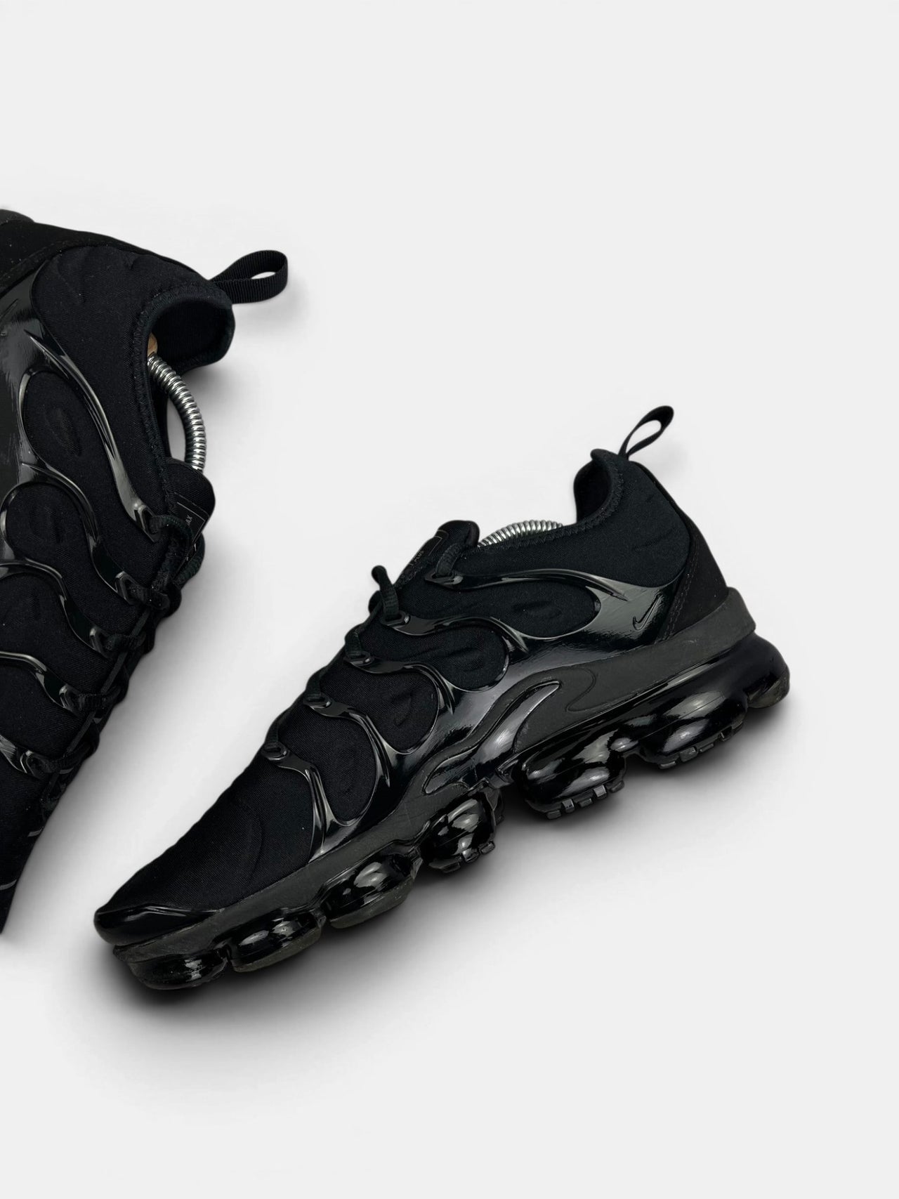 Nike Air VaporMax Plus Triple Black — buty sportowe męskie w zadowalającym stanie rozmiar 45, wewnętrzny panel prawego buta