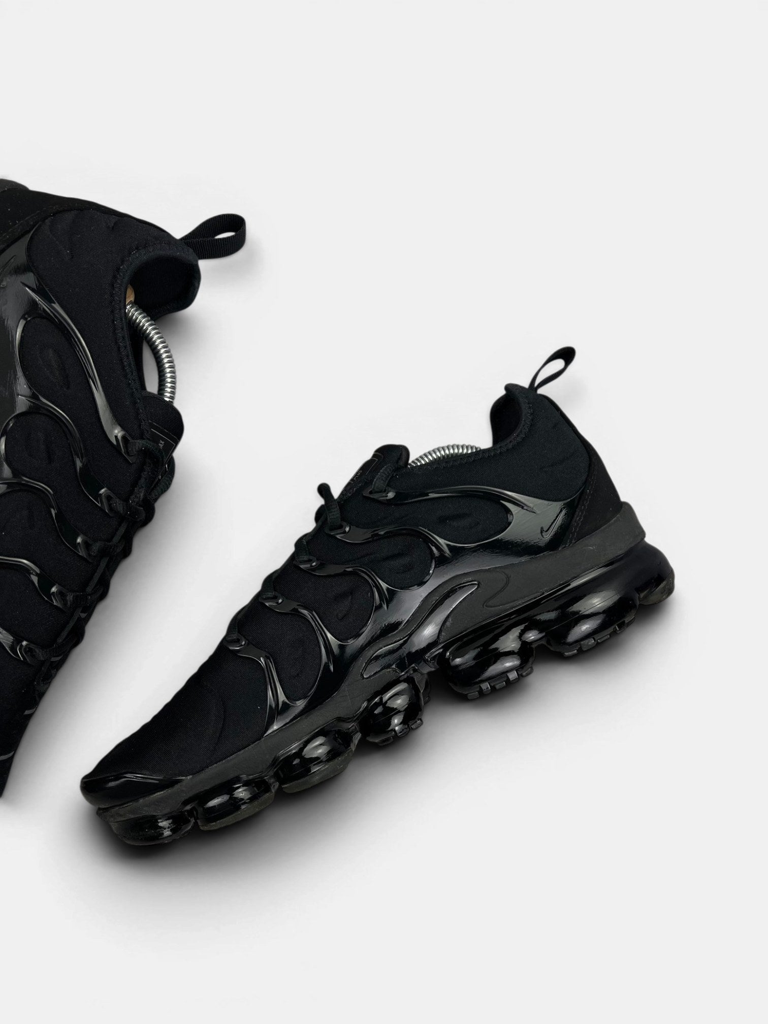 Nike Air VaporMax Plus Triple Black — buty sportowe męskie w zadowalającym stanie rozmiar 45, wewnętrzny panel prawego buta