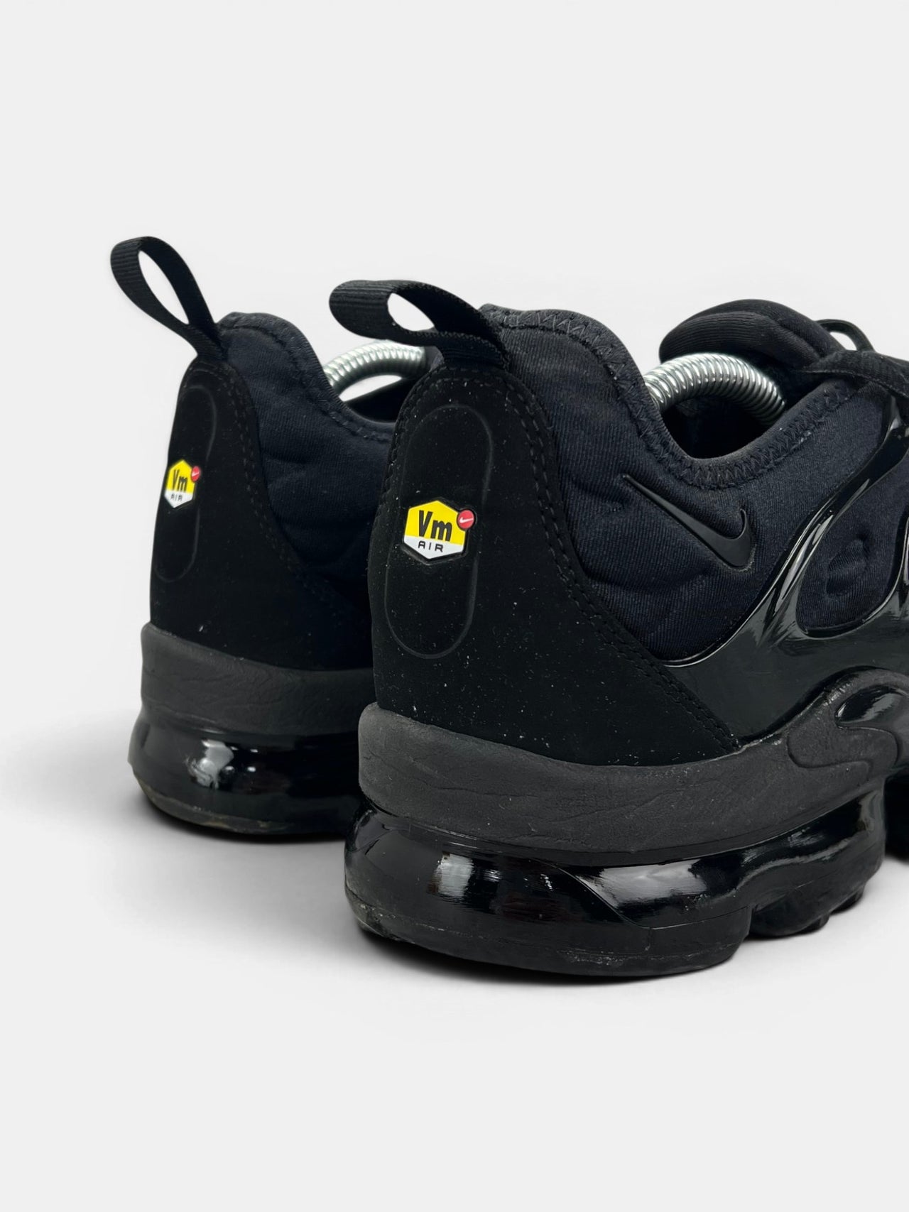 Nike Air VaporMax Plus Triple Black — buty sportowe męskie w zadowalającym stanie rozmiar 45, widok z tyłu