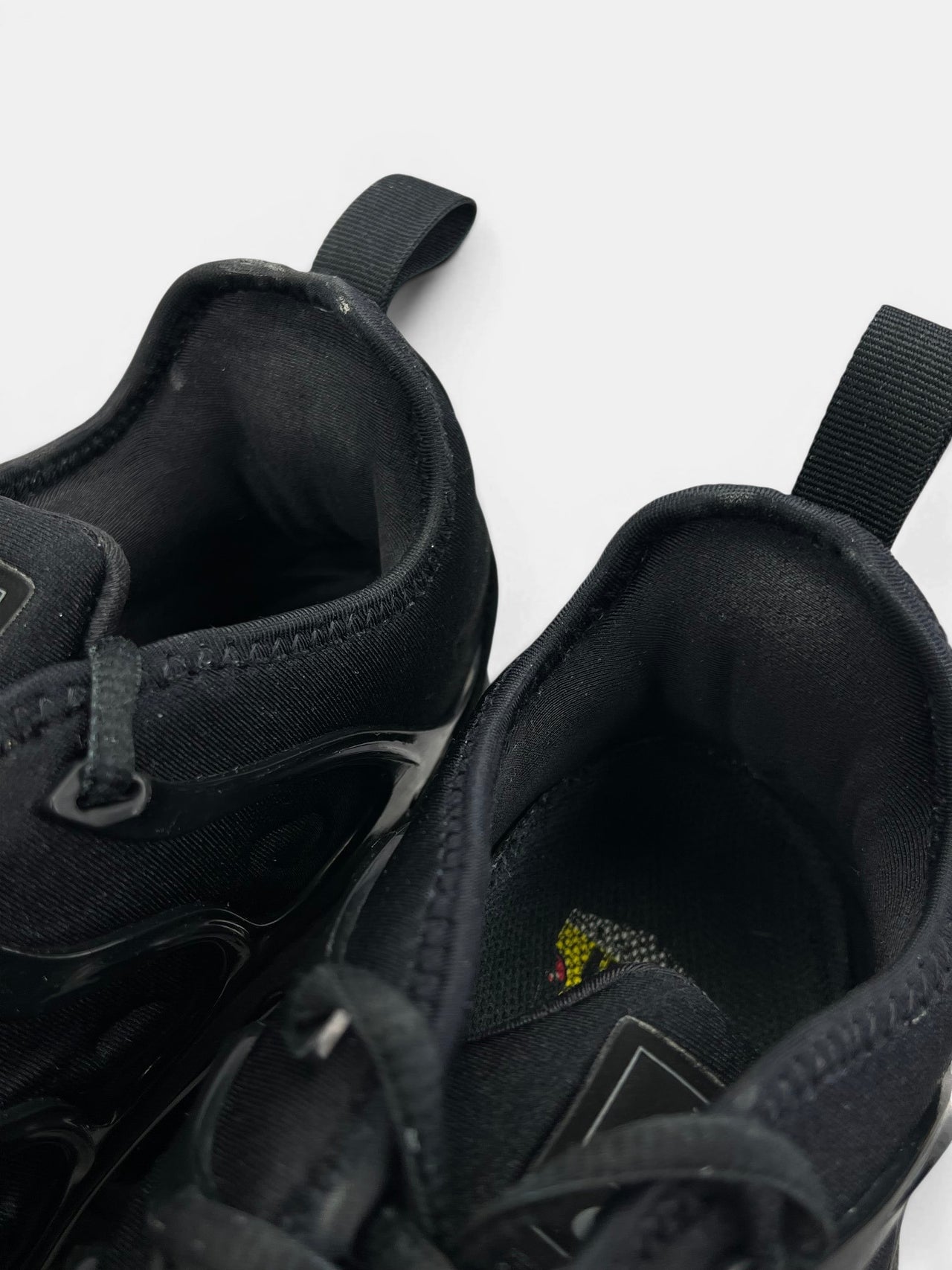 Nike Air VaporMax Plus Triple Black — buty sportowe męskie w zadowalającym stanie rozmiar 45, zapiętki butów