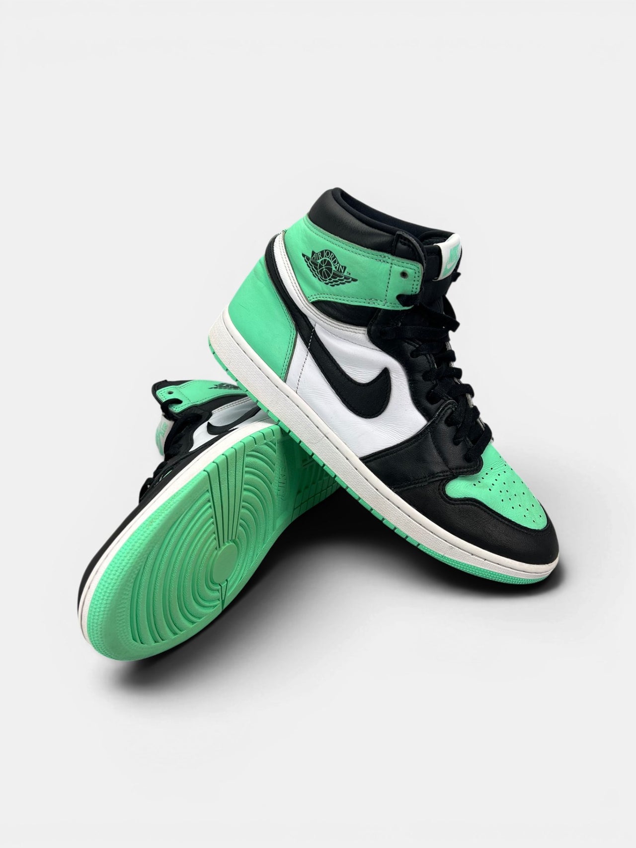 Nike Air Jordan 1 High Green Glow — buty sportowe męskie w bardzo dobrym stanie rozmiar 47.5, boczny profil