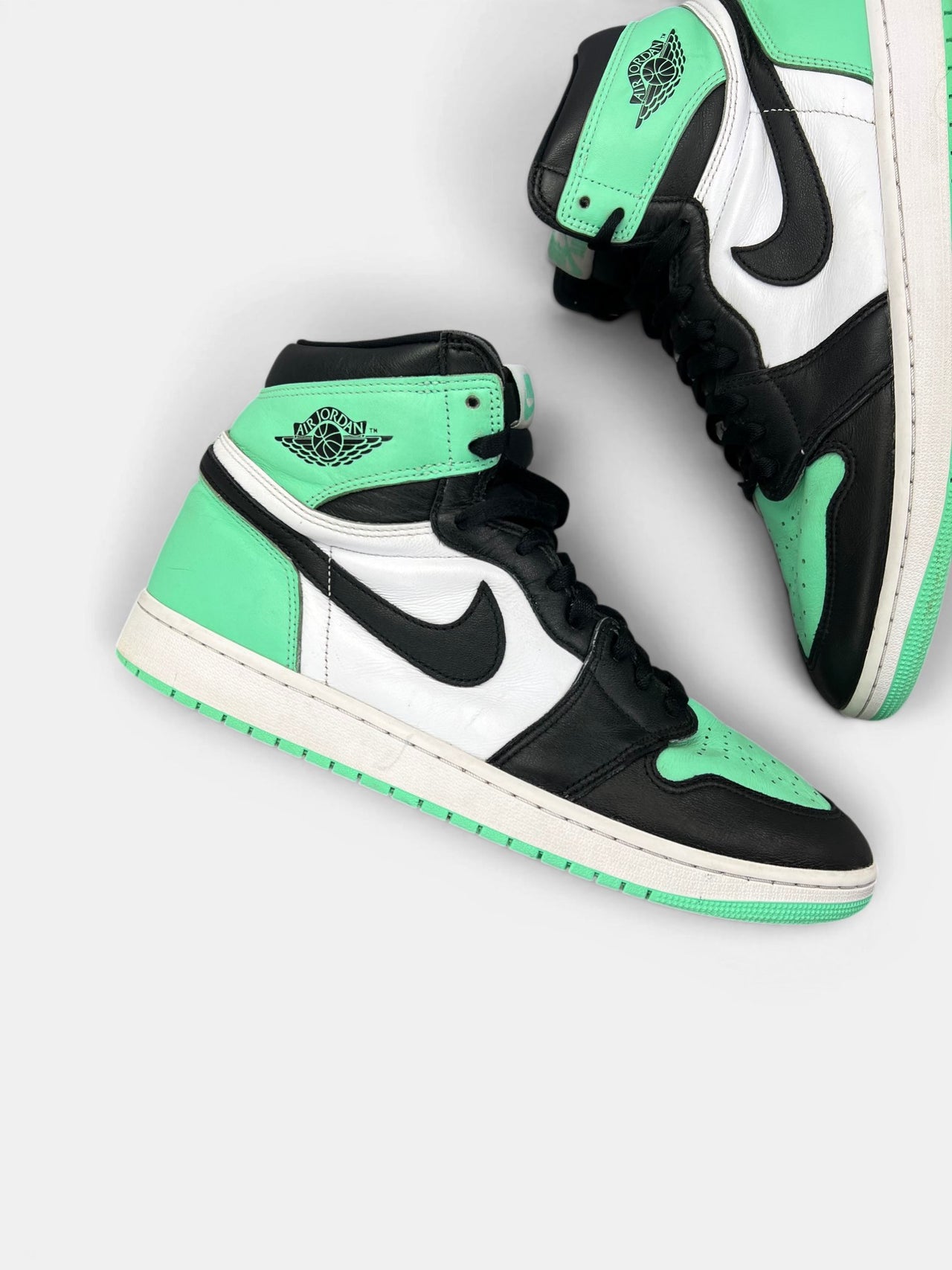 Nike Air Jordan 1 High Green Glow — buty sportowe męskie w bardzo dobrym stanie rozmiar 47.5, zewnętrzny panel prawego buta