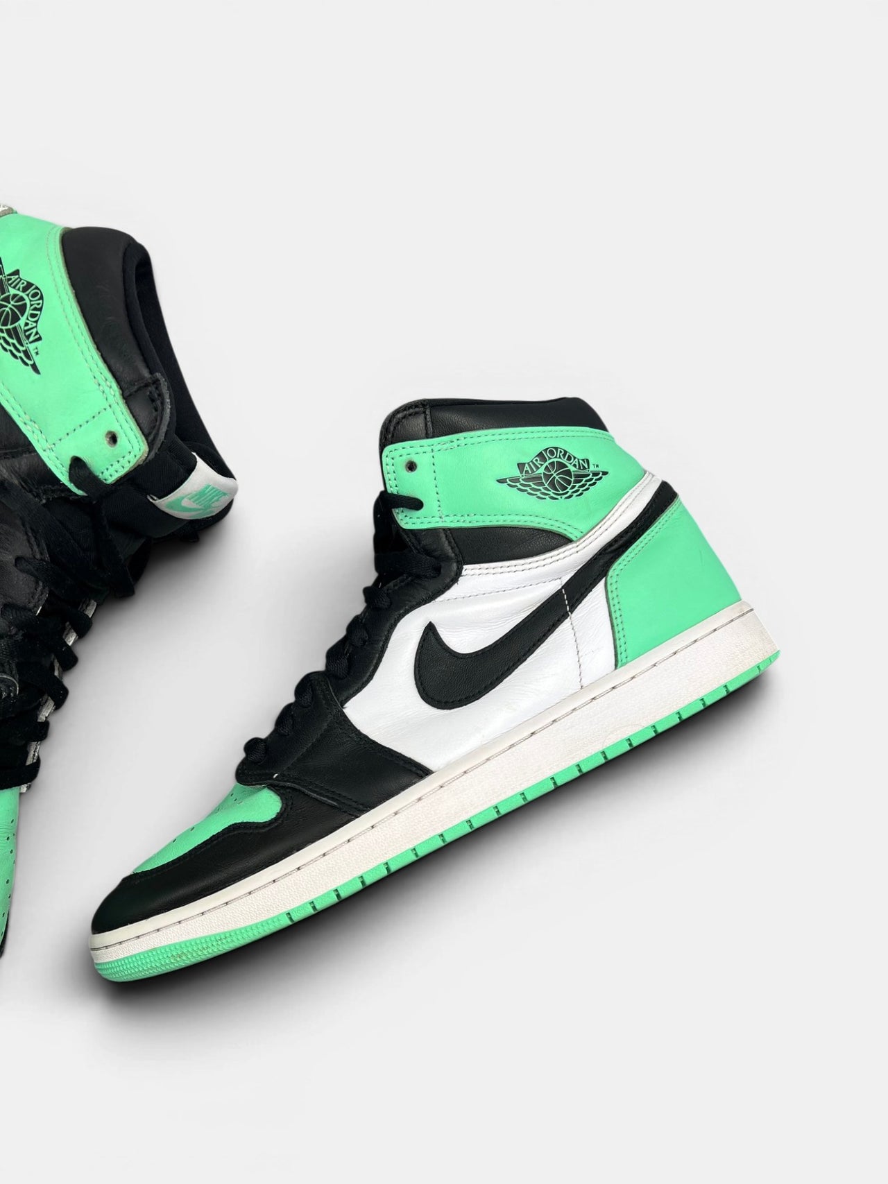 Nike Air Jordan 1 High Green Glow — buty sportowe męskie w bardzo dobrym stanie rozmiar 47.5, zewnętrzny panel lewego buta