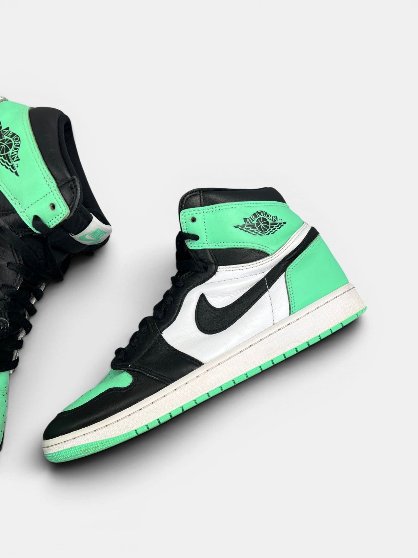 Nike Air Jordan 1 High Green Glow — buty sportowe męskie w bardzo dobrym stanie rozmiar 47.5, zewnętrzny panel lewego buta