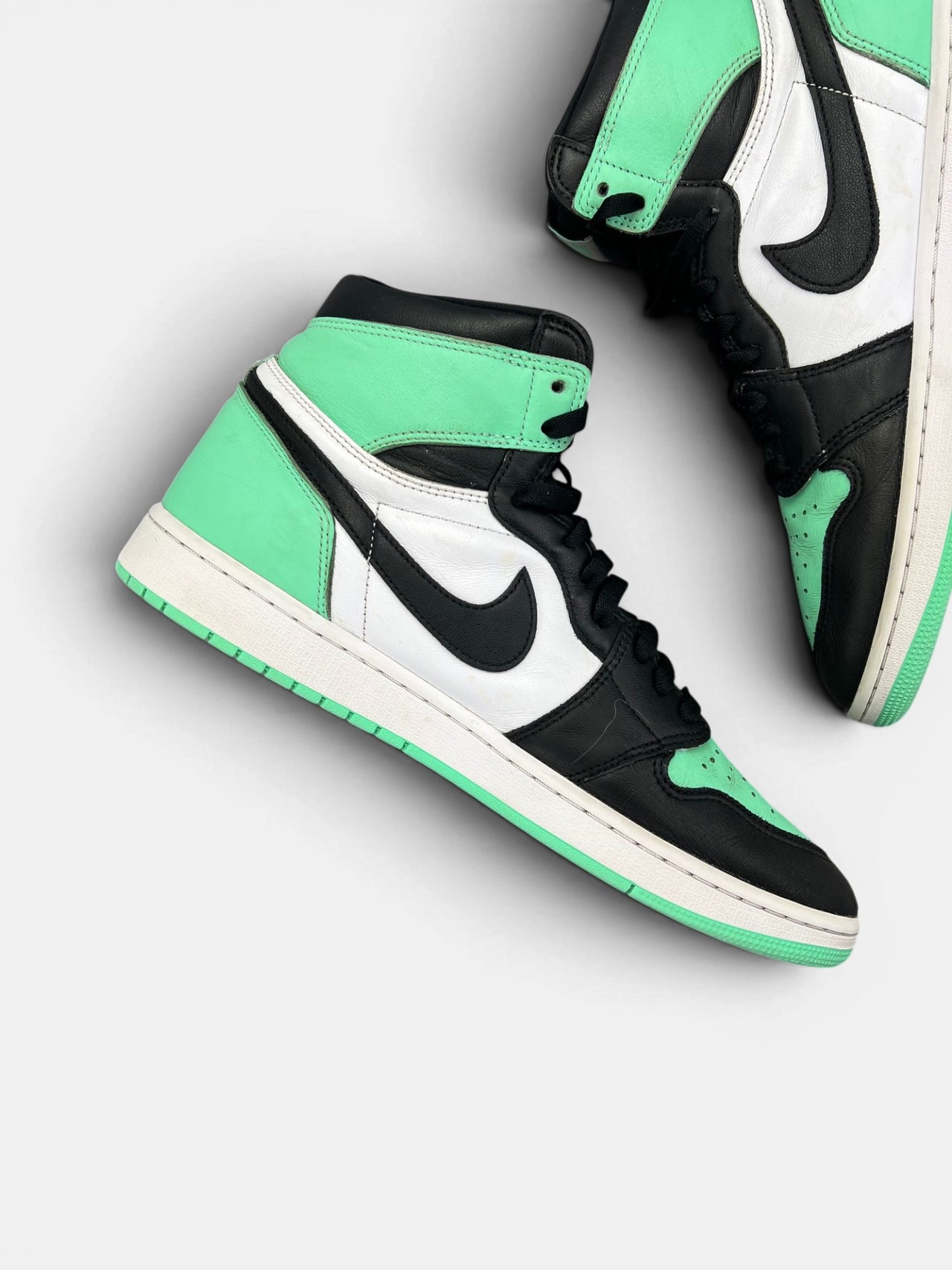 Nike Air Jordan 1 High Green Glow — buty sportowe męskie w bardzo dobrym stanie rozmiar 47.5, wewnętrzny panel lewego buta