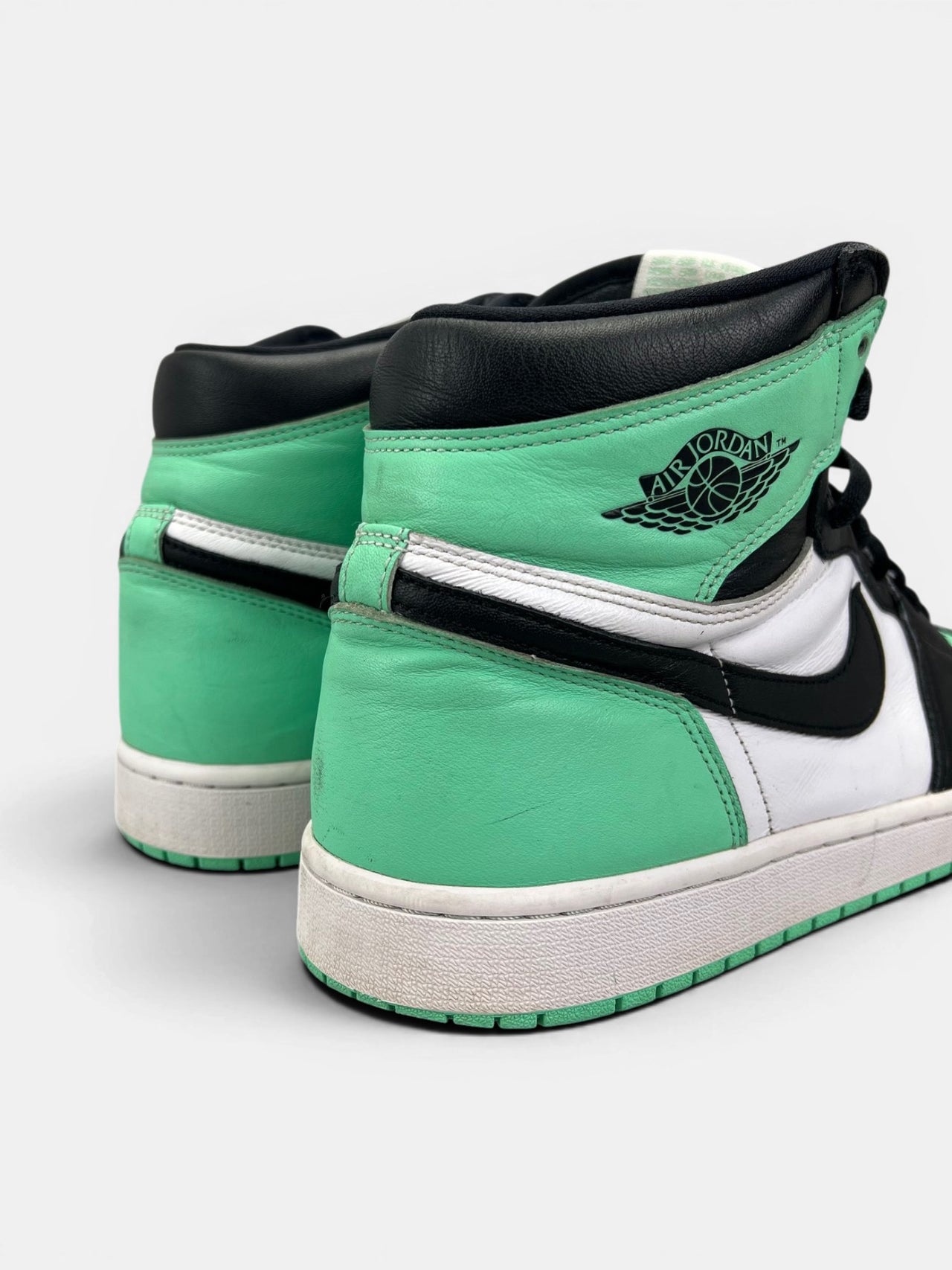 Nike Air Jordan 1 High Green Glow — buty sportowe męskie w bardzo dobrym stanie rozmiar 47.5, widok z tyłu