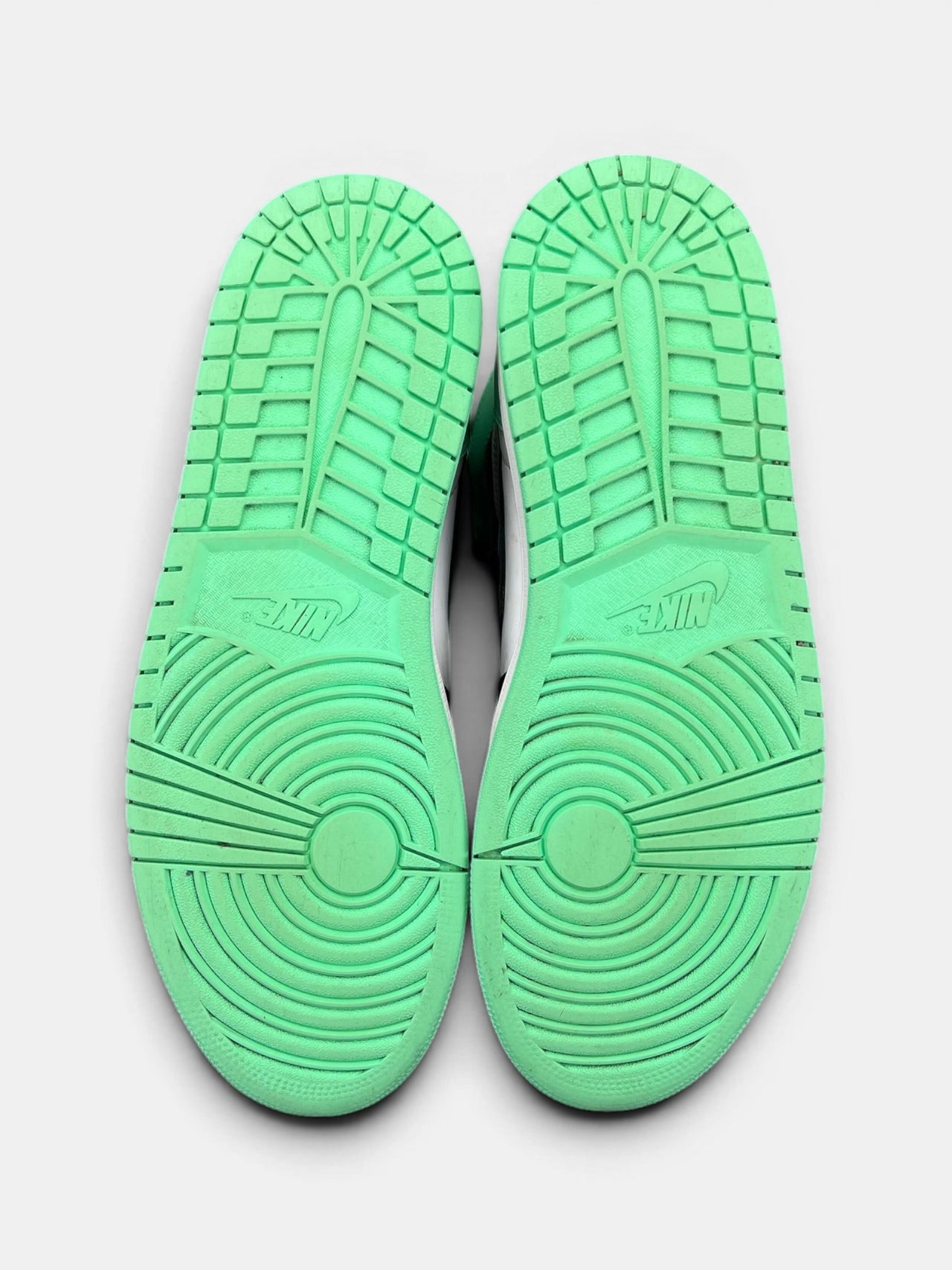 Nike Air Jordan 1 High Green Glow — buty sportowe męskie w bardzo dobrym stanie rozmiar 47.5, podeszwa