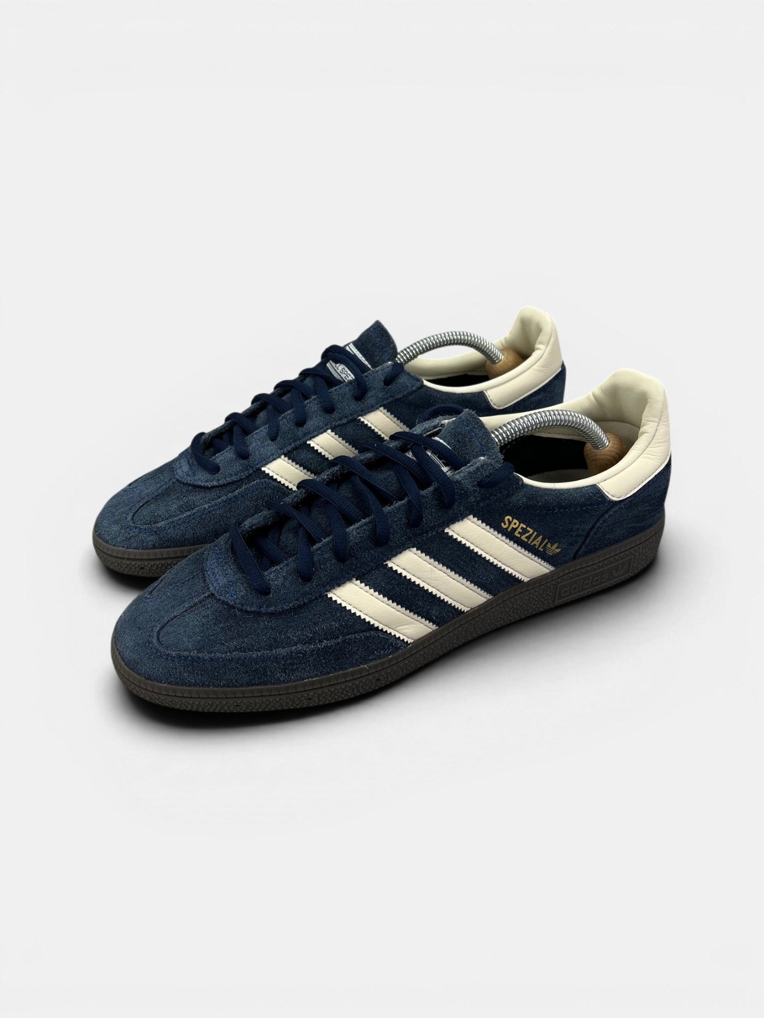 Adidas Spezial Night Indigo — buty sportowe męskie w bardzo dobrym stanie rozmiar 42 2/3, widok z boku