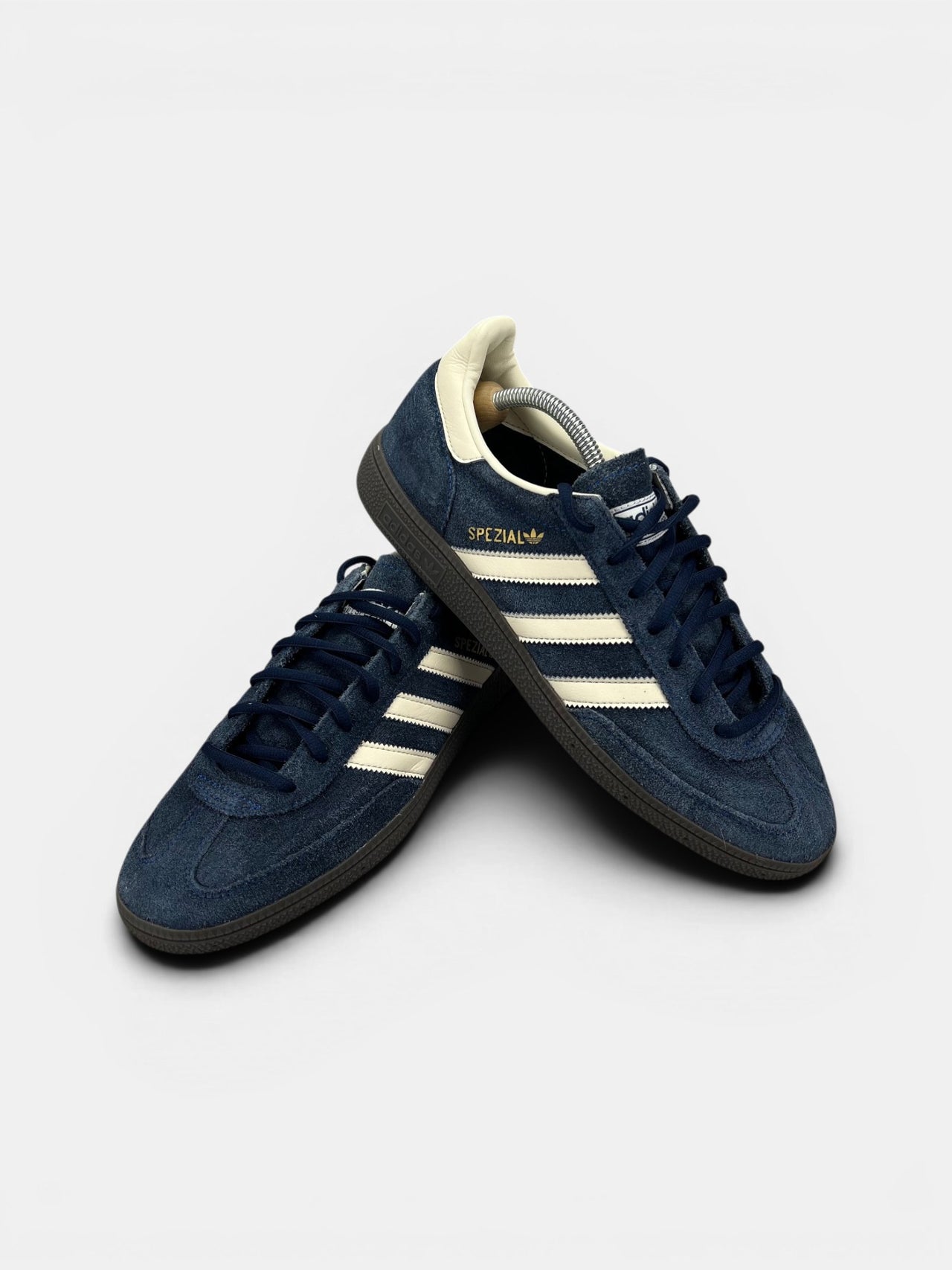 Adidas Spezial Night Indigo — buty sportowe męskie w bardzo dobrym stanie rozmiar 42 2/3, boczny profil