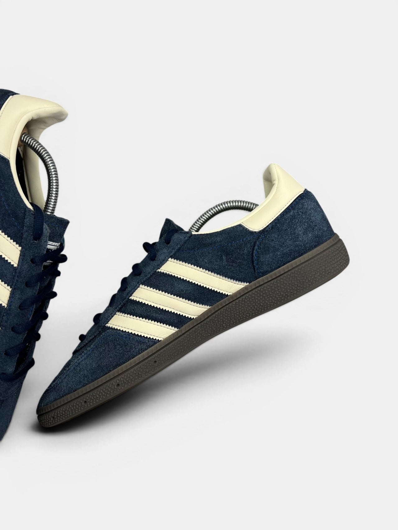 Adidas Spezial Night Indigo — buty sportowe męskie w bardzo dobrym stanie rozmiar 42 2/3, wewnętrzny panel prawego buta