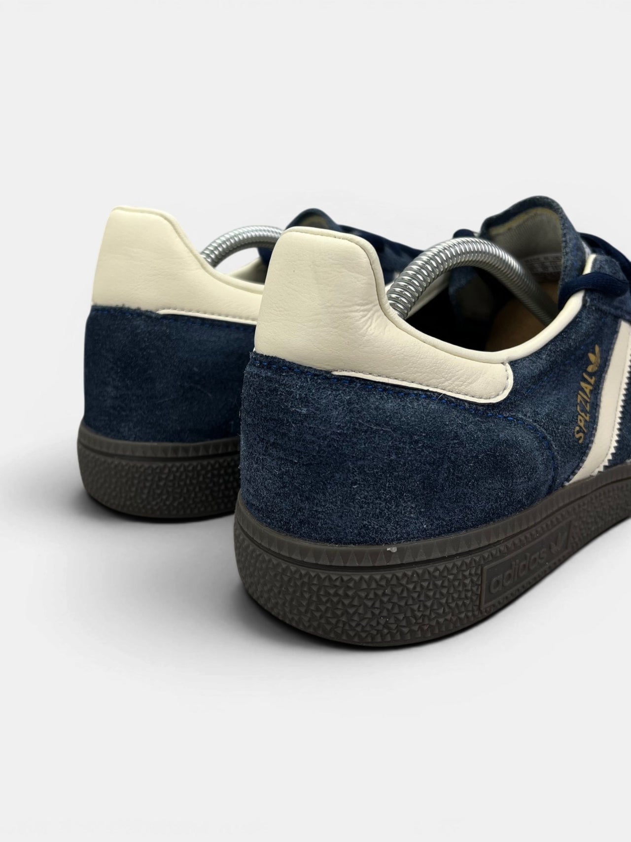 Adidas Spezial Night Indigo — buty sportowe męskie w bardzo dobrym stanie rozmiar 42 2/3, widok z tyłu