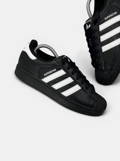 Adidas Superstar II Black White — buty sportowe męskie w bardzo dobrym stanie rozmiar 41 1/3, zewnętrzny panel prawego buta