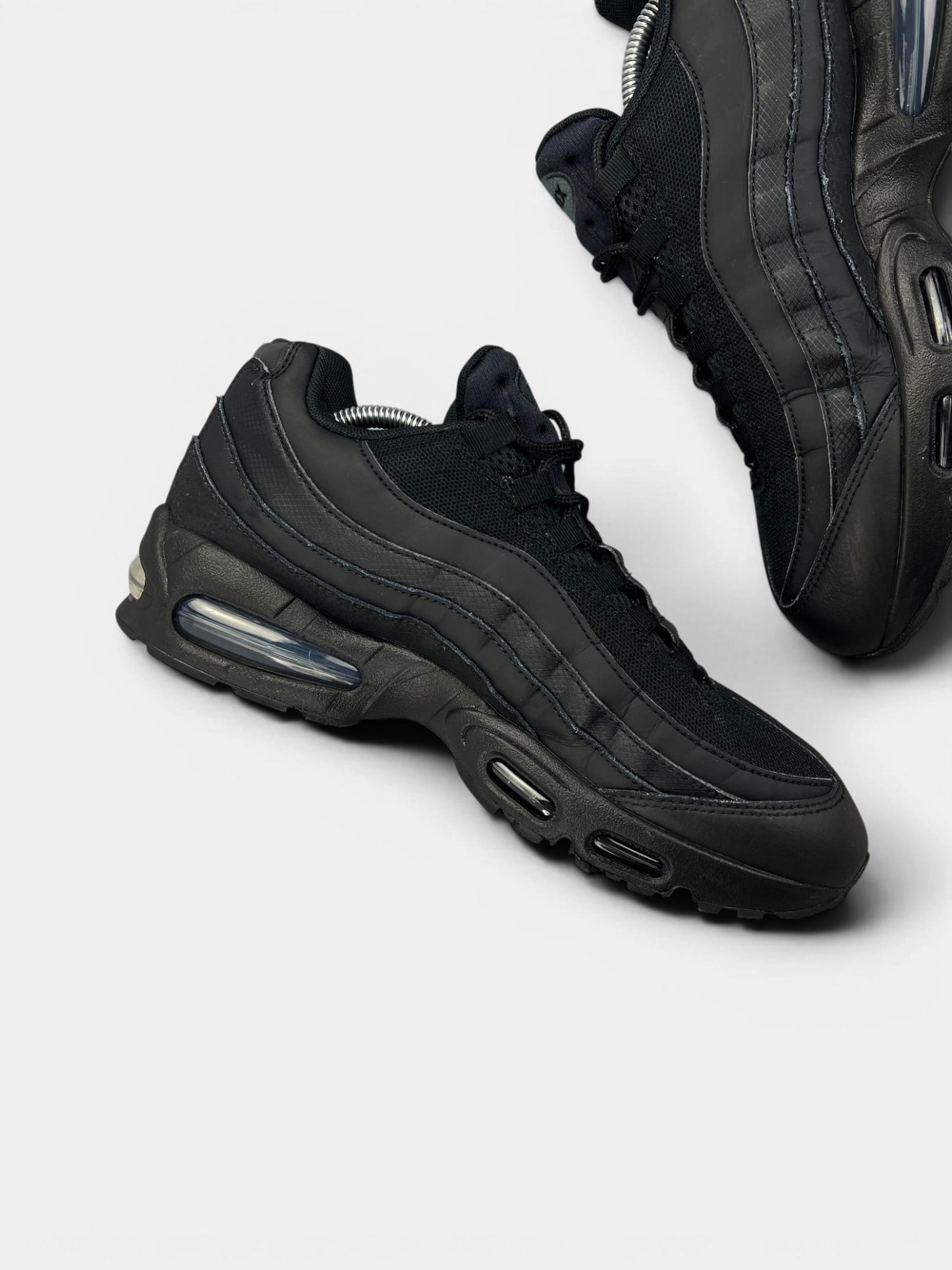 Nike Air Max 95 OG Black — buty sportowe męskie w bardzo dobrym stanie rozmiar 44, wewnętrzny panel lewego buta