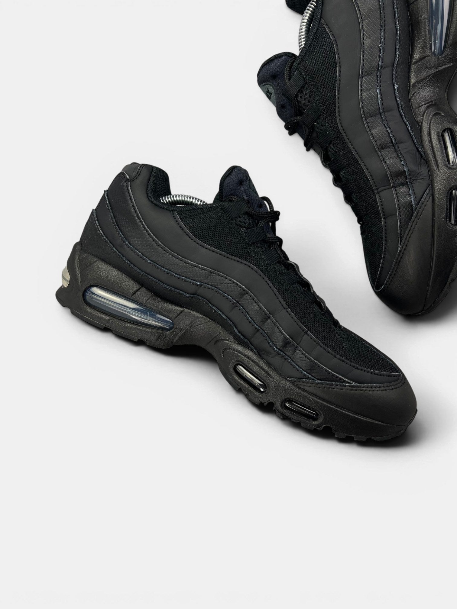 Nike Air Max 95 OG Black — buty sportowe męskie w bardzo dobrym stanie rozmiar 44, wewnętrzny panel lewego buta