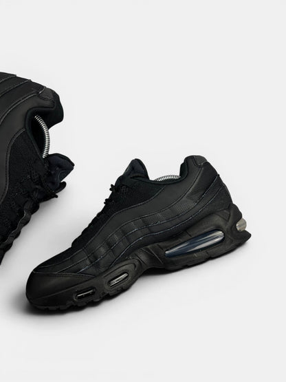 Nike Air Max 95 OG Black — buty sportowe męskie w bardzo dobrym stanie rozmiar 44, wewnętrzny panel prawego buta