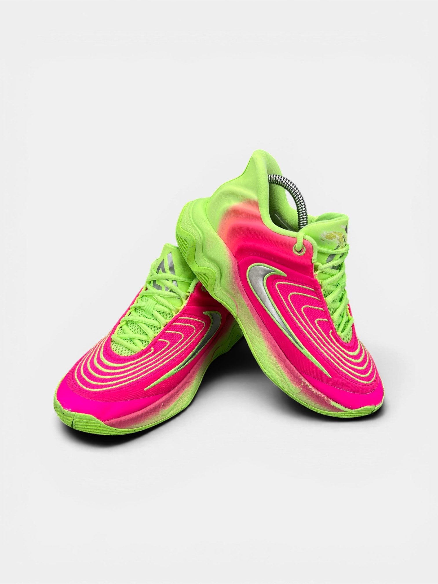 Nike Giannis Immortality 4 Eva — buty sportowe damskie w bardzo dobrym stanie rozmiar 38.5, boczny profil